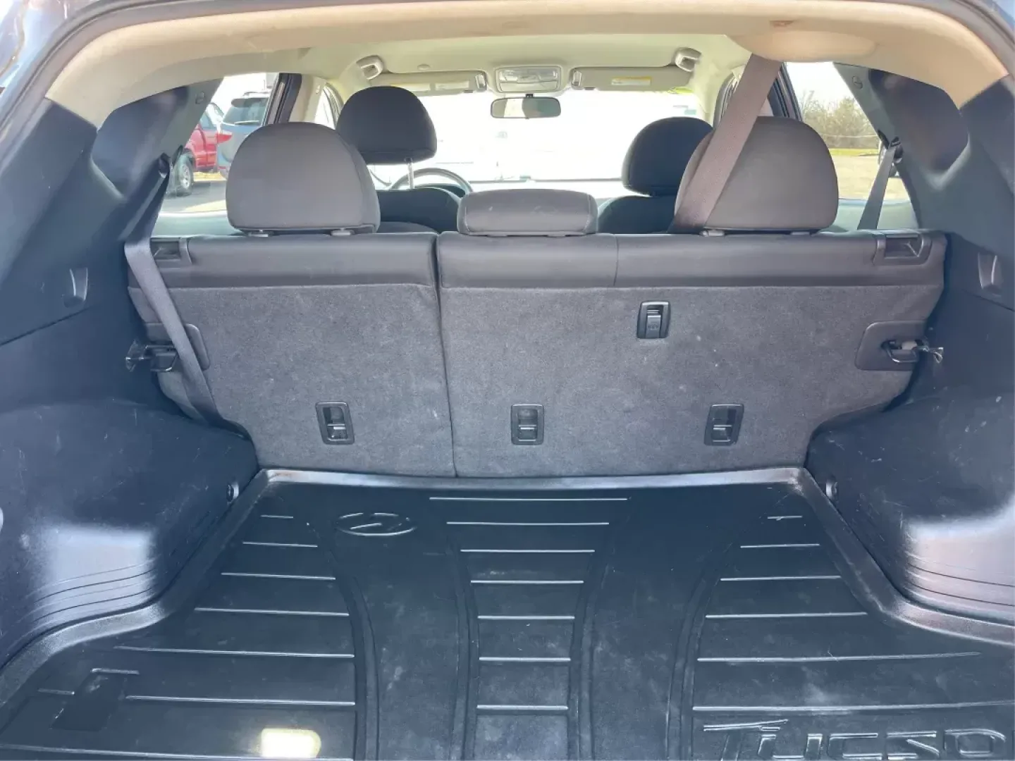 2014 Hyundai Tucson GLS (KM8JTCAF5EU) with an Nu 2L I-4 gasoline direct injection engine, located at 1230 East Main St, Xenia, OH, 45385, (937) 908-9800, 39.688026, -83.910172 - **Discover Adventure with the 2014 Hyundai Tucson GLS - Perfect for Your Active Lifestyle!**<br /> <br /> Are you seeking the perfect vehicle to enhance your family adventures, weekend getaways, or daily commutes? Look no further than the stunning 2014 Hyundai Tucson GLS presented by Advantage Car a - Photo#10