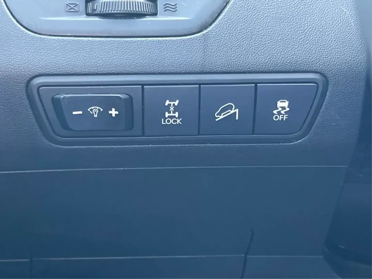 2014 Hyundai Tucson GLS (KM8JTCAF5EU) with an Nu 2L I-4 gasoline direct injection engine, located at 1230 East Main St, Xenia, OH, 45385, (937) 908-9800, 39.688026, -83.910172 - **Discover Adventure with the 2014 Hyundai Tucson GLS - Perfect for Your Active Lifestyle!**<br /> <br /> Are you seeking the perfect vehicle to enhance your family adventures, weekend getaways, or daily commutes? Look no further than the stunning 2014 Hyundai Tucson GLS presented by Advantage Car a - Photo#15