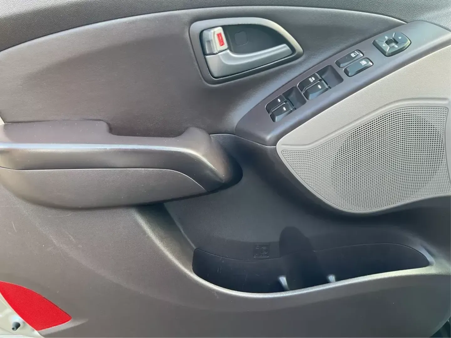 2014 Hyundai Tucson Limited (KM8JUCAG9EU) with an Theta II 2.4L I-4 gasoline direct injection engine, located at 8750 N County Rd 25A, Piqua, OH, 45356, (937) 908-9800, 40.164391, -84.232513 - 2014 Hyundai Tucson Limited - Photo#17