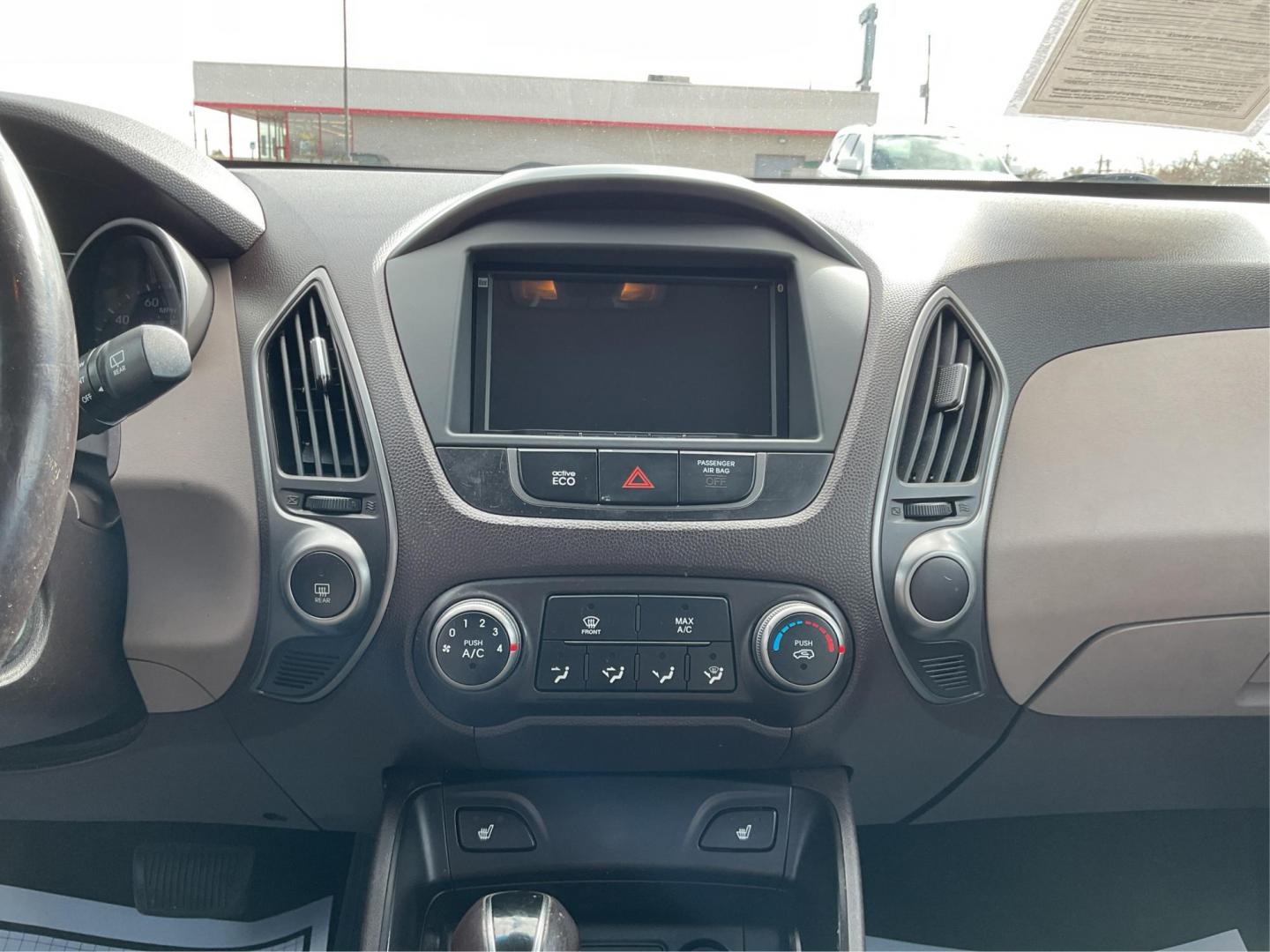 2014 Hyundai Tucson SE (KM8JU3AG0EU) with an Theta II 2.4L I-4 gasoline direct injection engine, located at 1230 East Main St, Xenia, OH, 45385, (937) 908-9800, 39.688026, -83.910172 - 2014 Hyundai Tucson SE - Photo#10