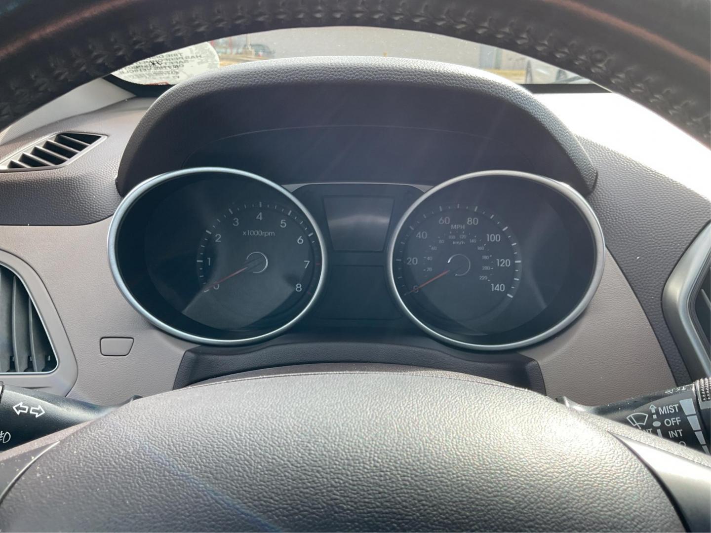 2014 Hyundai Tucson SE (KM8JU3AG0EU) with an Theta II 2.4L I-4 gasoline direct injection engine, located at 1230 East Main St, Xenia, OH, 45385, (937) 908-9800, 39.688026, -83.910172 - 2014 Hyundai Tucson SE - Photo#12