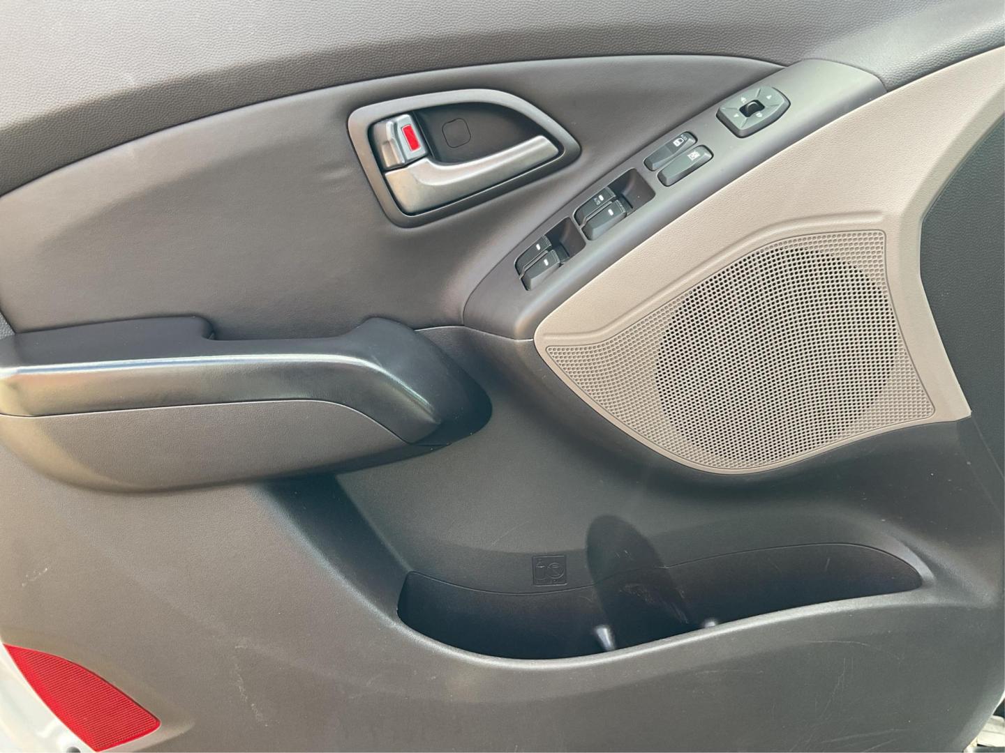 2014 Hyundai Tucson SE (KM8JU3AG0EU) with an Theta II 2.4L I-4 gasoline direct injection engine, located at 1230 East Main St, Xenia, OH, 45385, (937) 908-9800, 39.688026, -83.910172 - 2014 Hyundai Tucson SE - Photo#15