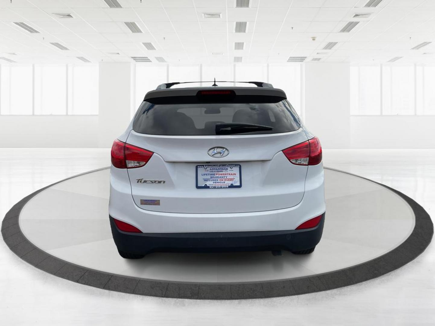 2014 Hyundai Tucson SE (KM8JU3AG0EU) with an Theta II 2.4L I-4 gasoline direct injection engine, located at 1230 East Main St, Xenia, OH, 45385, (937) 908-9800, 39.688026, -83.910172 - 2014 Hyundai Tucson SE - Photo#2