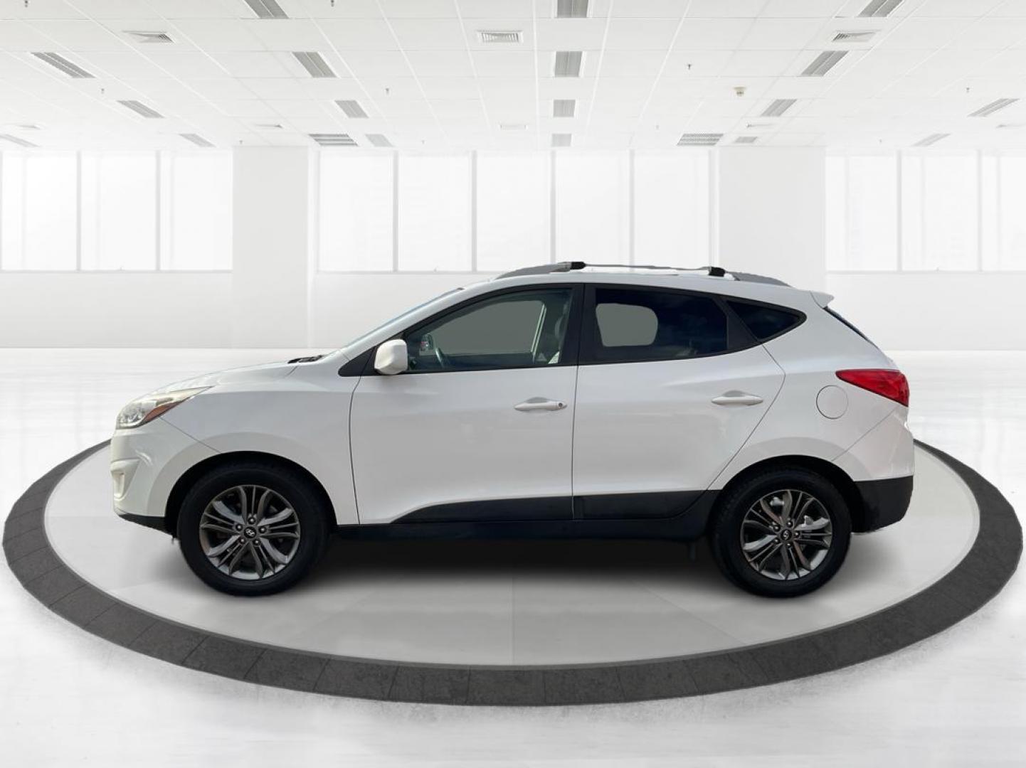 2014 Hyundai Tucson SE (KM8JU3AG0EU) with an Theta II 2.4L I-4 gasoline direct injection engine, located at 1230 East Main St, Xenia, OH, 45385, (937) 908-9800, 39.688026, -83.910172 - 2014 Hyundai Tucson SE - Photo#3