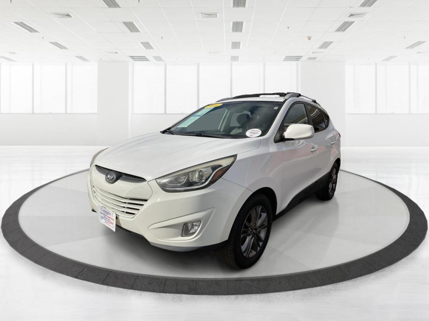 2014 Hyundai Tucson SE (KM8JU3AG0EU) with an Theta II 2.4L I-4 gasoline direct injection engine, located at 1230 East Main St, Xenia, OH, 45385, (937) 908-9800, 39.688026, -83.910172 - 2014 Hyundai Tucson SE - Photo#5