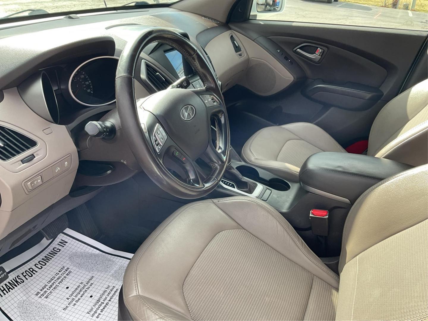 2014 Hyundai Tucson SE (KM8JU3AG0EU) with an Theta II 2.4L I-4 gasoline direct injection engine, located at 1230 East Main St, Xenia, OH, 45385, (937) 908-9800, 39.688026, -83.910172 - 2014 Hyundai Tucson SE - Photo#6