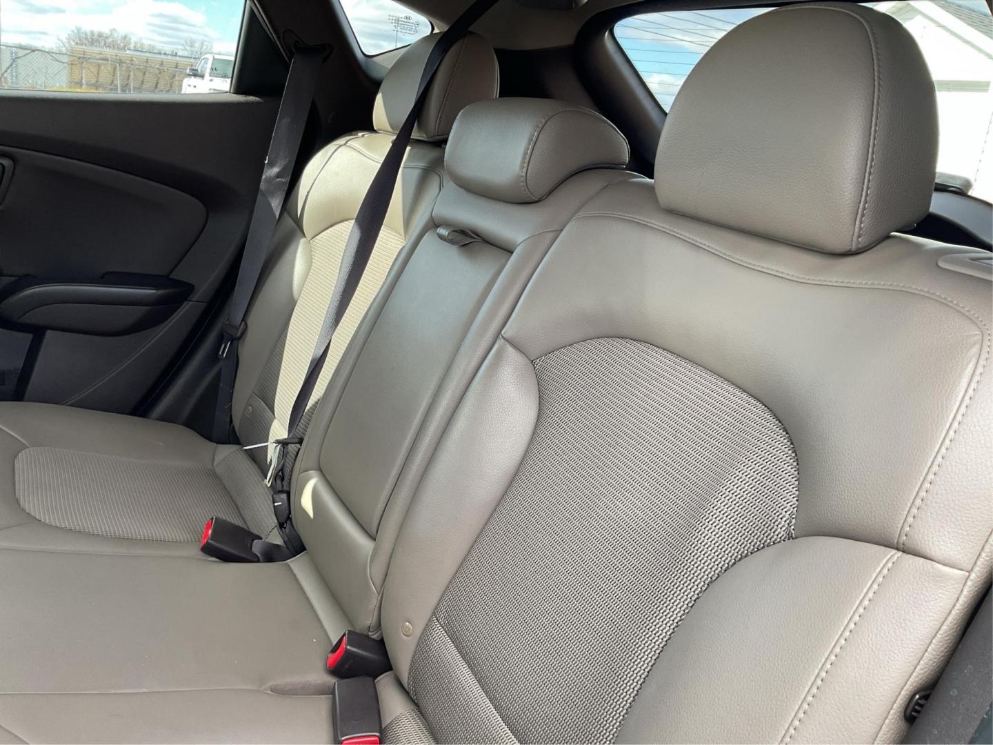 2014 Hyundai Tucson SE (KM8JU3AG0EU) with an Theta II 2.4L I-4 gasoline direct injection engine, located at 1230 East Main St, Xenia, OH, 45385, (937) 908-9800, 39.688026, -83.910172 - 2014 Hyundai Tucson SE - Photo#7