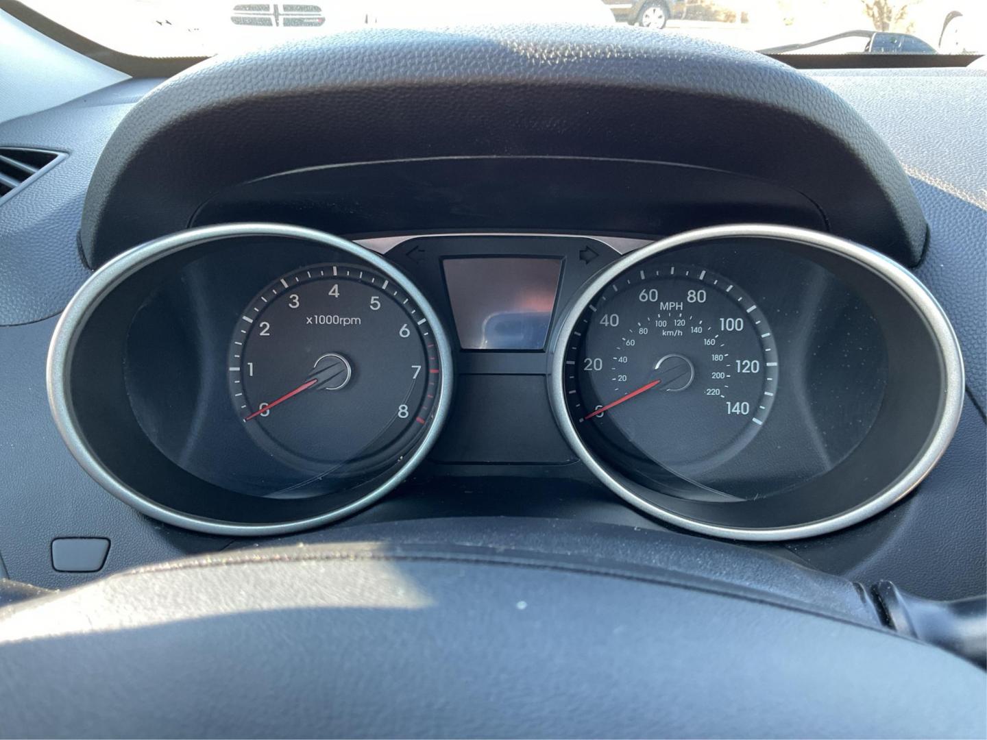 2014 Hyundai Tucson SE (KM8JUCAG8EU) with an Theta II 2.4L I-4 gasoline direct injection engine, located at 1230 East Main St, Xenia, OH, 45385, (937) 908-9800, 39.688026, -83.910172 - 2014 Hyundai Tucson SE - Photo#14