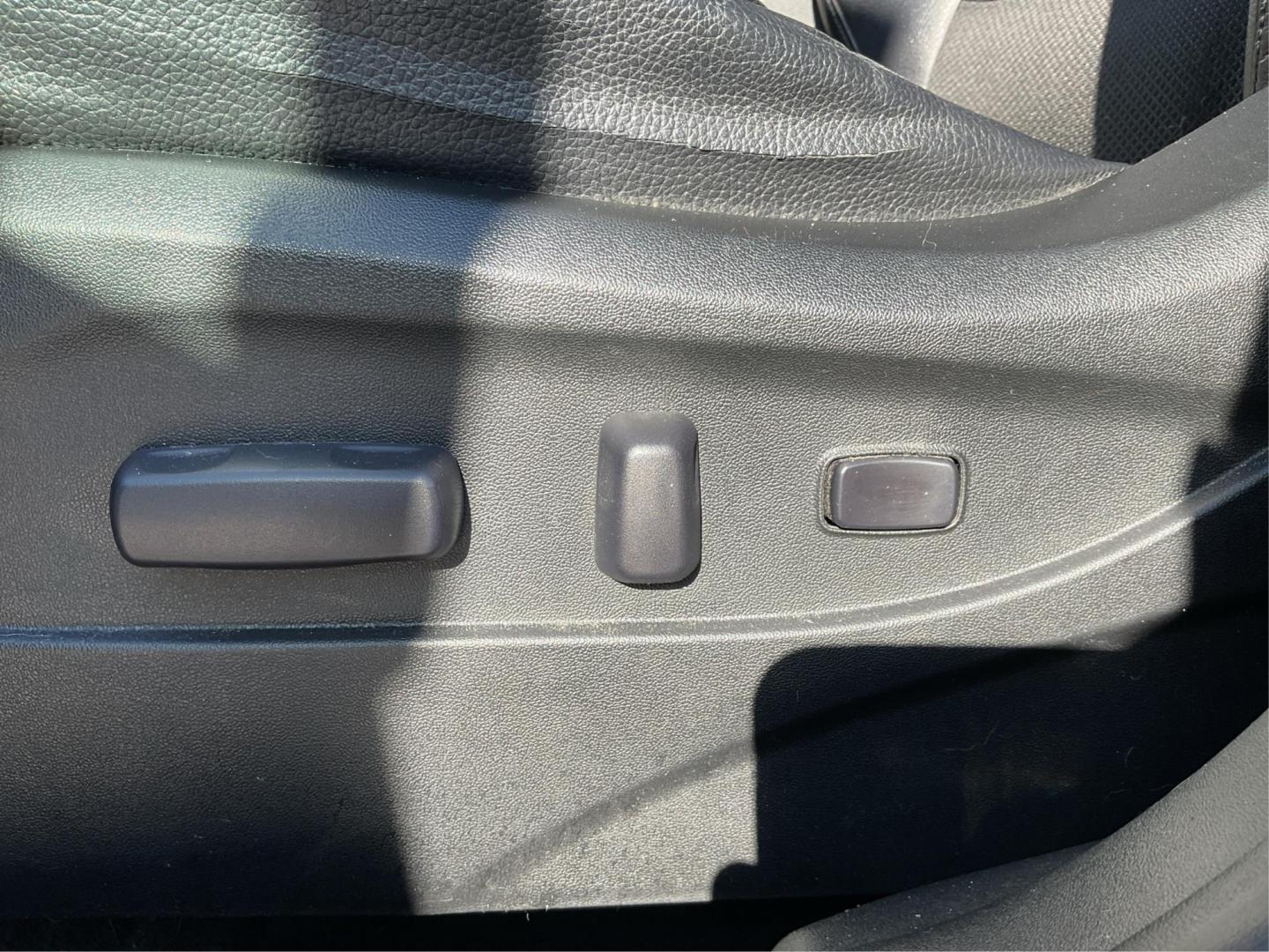 2014 Hyundai Tucson SE (KM8JUCAG8EU) with an Theta II 2.4L I-4 gasoline direct injection engine, located at 1230 East Main St, Xenia, OH, 45385, (937) 908-9800, 39.688026, -83.910172 - 2014 Hyundai Tucson SE - Photo#16