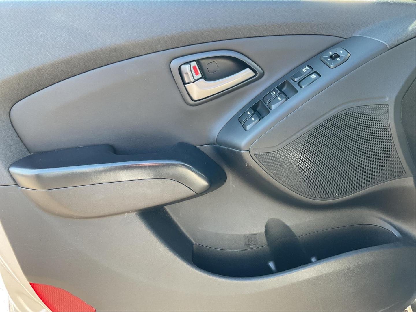 2014 Hyundai Tucson SE (KM8JUCAG8EU) with an Theta II 2.4L I-4 gasoline direct injection engine, located at 1230 East Main St, Xenia, OH, 45385, (937) 908-9800, 39.688026, -83.910172 - 2014 Hyundai Tucson SE - Photo#17