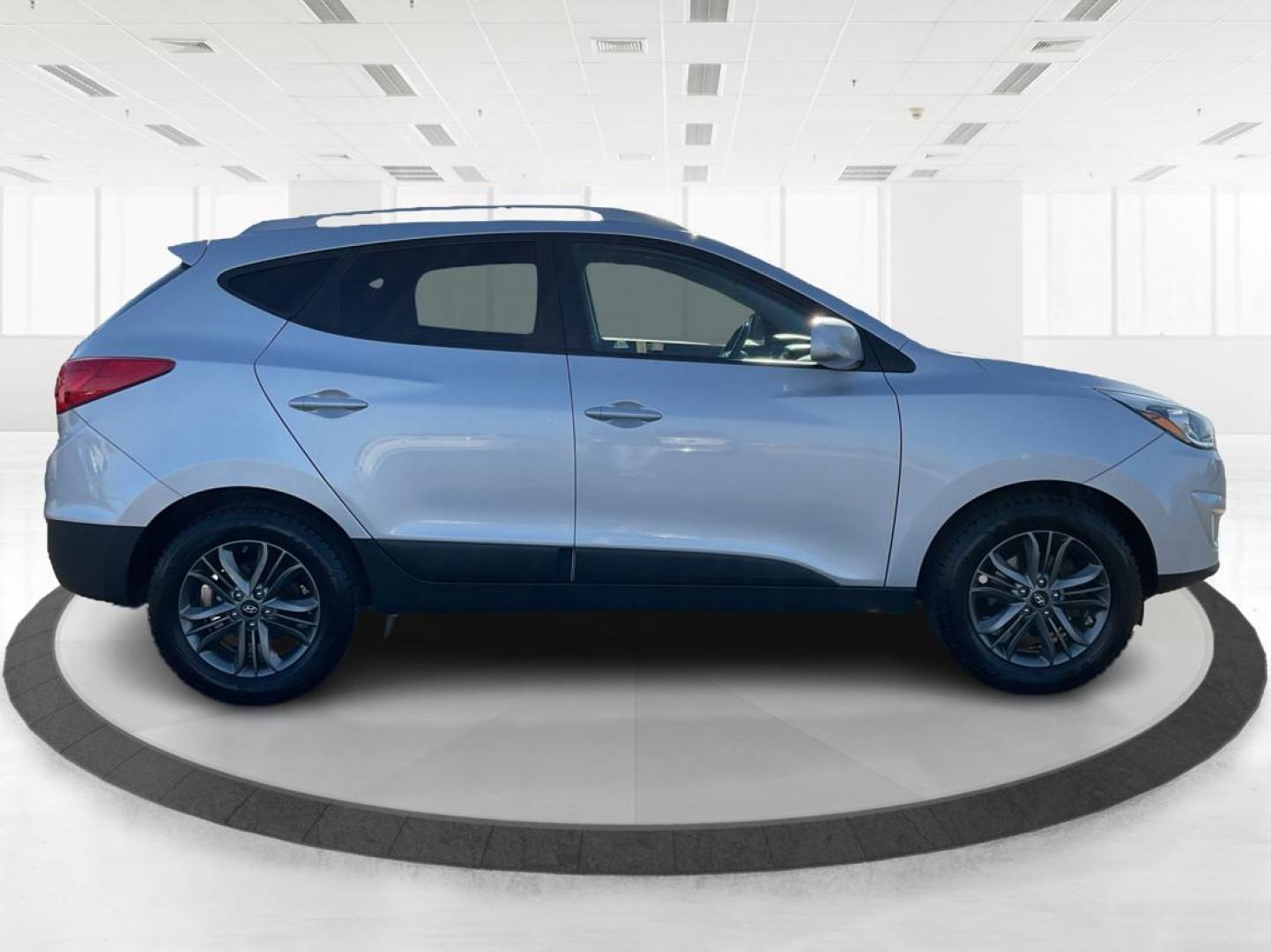 2014 Hyundai Tucson SE (KM8JUCAG8EU) with an Theta II 2.4L I-4 gasoline direct injection engine, located at 1230 East Main St, Xenia, OH, 45385, (937) 908-9800, 39.688026, -83.910172 - 2014 Hyundai Tucson SE - Photo#1
