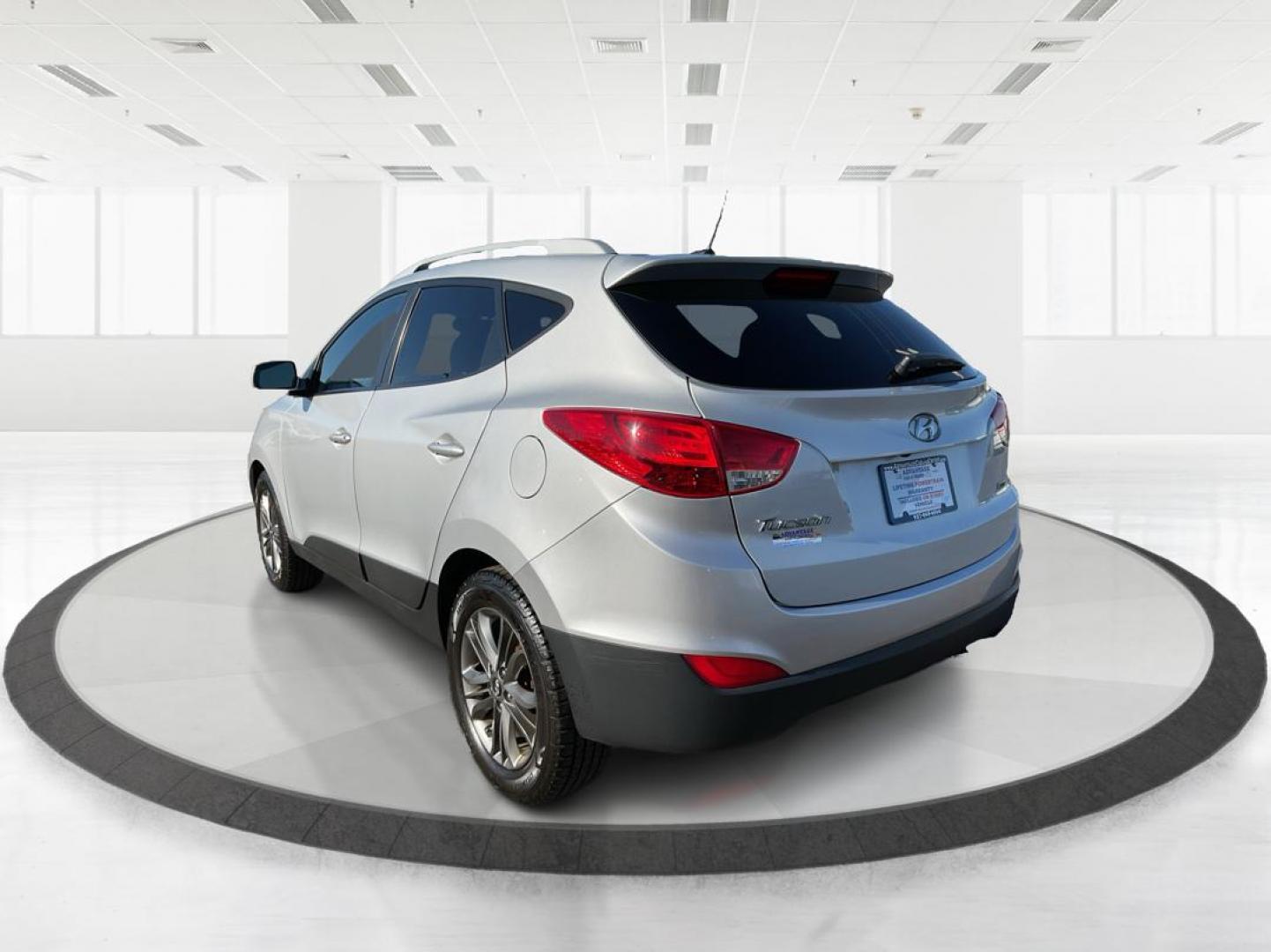 2014 Hyundai Tucson SE (KM8JUCAG8EU) with an Theta II 2.4L I-4 gasoline direct injection engine, located at 1230 East Main St, Xenia, OH, 45385, (937) 908-9800, 39.688026, -83.910172 - 2014 Hyundai Tucson SE - Photo#4