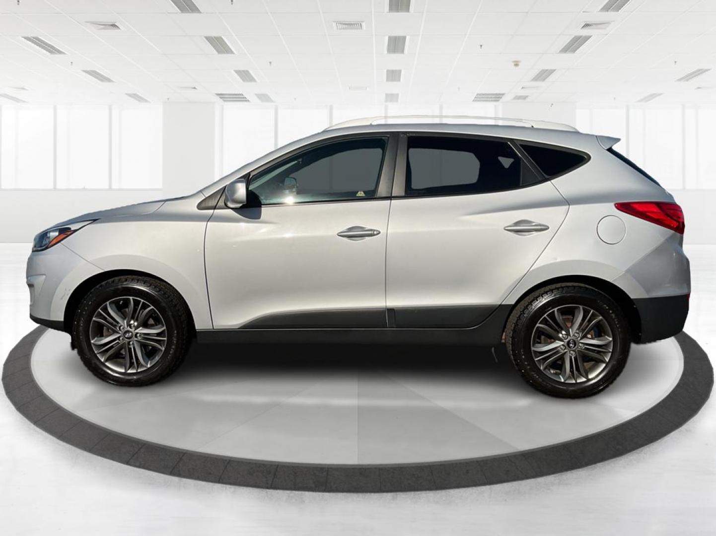2014 Hyundai Tucson SE (KM8JUCAG8EU) with an Theta II 2.4L I-4 gasoline direct injection engine, located at 1230 East Main St, Xenia, OH, 45385, (937) 908-9800, 39.688026, -83.910172 - 2014 Hyundai Tucson SE - Photo#5