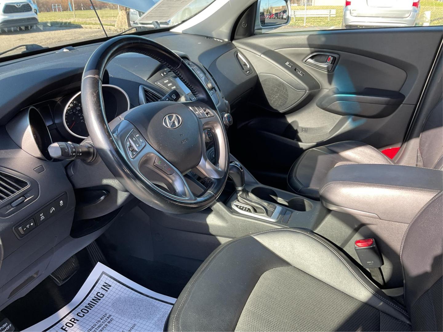 2014 Hyundai Tucson SE (KM8JUCAG8EU) with an Theta II 2.4L I-4 gasoline direct injection engine, located at 1230 East Main St, Xenia, OH, 45385, (937) 908-9800, 39.688026, -83.910172 - 2014 Hyundai Tucson SE - Photo#8