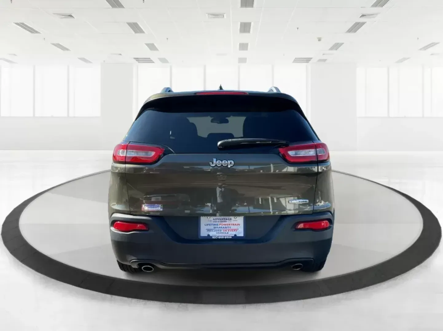 2014 Jeep Cherokee Latitude (1C4PJLCS8EW) with an MultiAir2 Tigershark 2.4L I-4 variable valve contr engine, located at 8750 N County Rd 25A, Piqua, OH, 45356, (937) 908-9800, 40.164391, -84.232513 - 2014 Jeep Cherokee Latitude - Photo#3