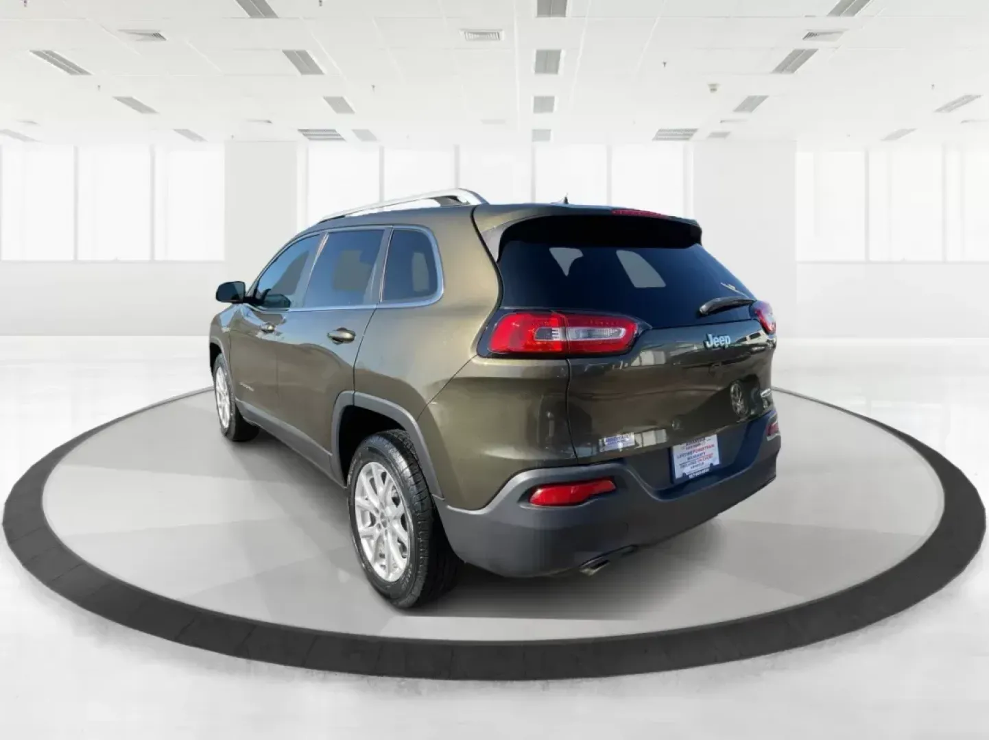 2014 Jeep Cherokee Latitude (1C4PJLCS8EW) with an MultiAir2 Tigershark 2.4L I-4 variable valve contr engine, located at 8750 N County Rd 25A, Piqua, OH, 45356, (937) 908-9800, 40.164391, -84.232513 - 2014 Jeep Cherokee Latitude - Photo#4