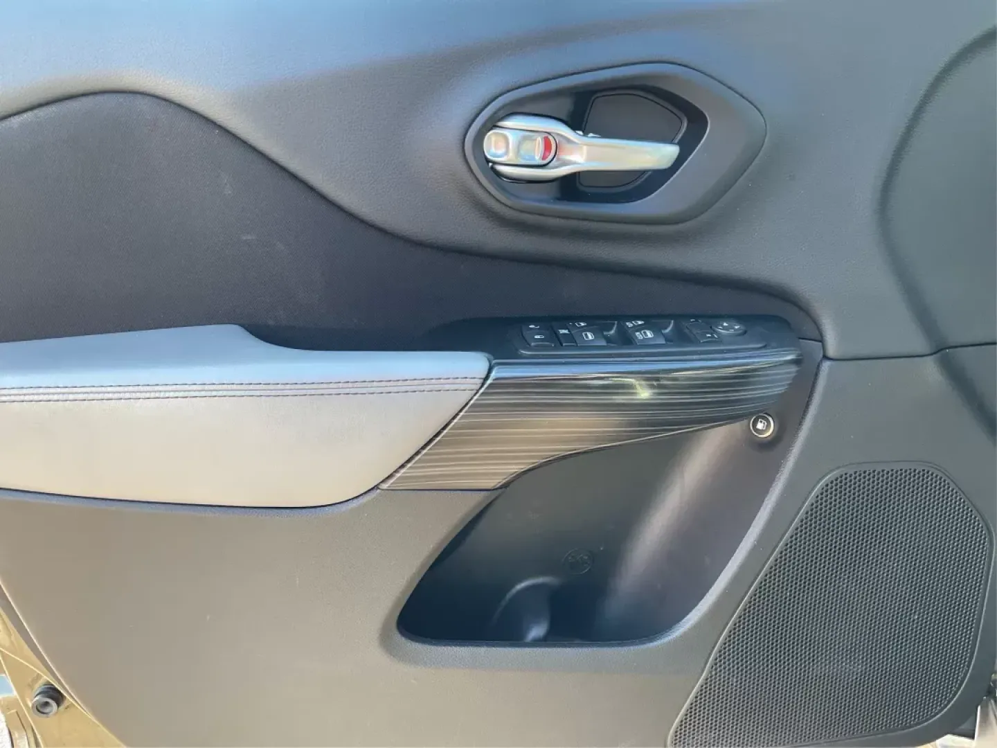 2014 Jeep Cherokee Latitude (1C4PJLCS8EW) with an MultiAir2 Tigershark 2.4L I-4 variable valve contr engine, located at 8750 N County Rd 25A, Piqua, OH, 45356, (937) 908-9800, 40.164391, -84.232513 - 2014 Jeep Cherokee Latitude - Photo#17