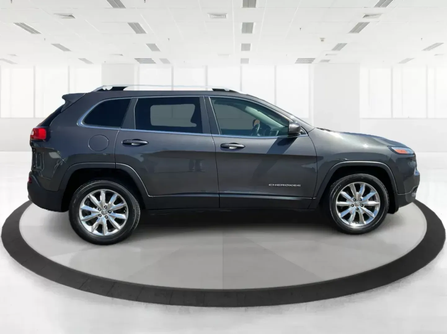 2014 Jeep Cherokee Limited 4WD (1C4PJMDBXEW) with an 2.4L L4 DOHC 16V engine, 9-Speed Automatic transmission, located at 880 E. National Road, Vandalia, OH, 45377, (937) 908-9800, 39.891918, -84.183594 - **Explore the Great Outdoors in Style with the 2014 Jeep Cherokee Limited 4WD!**<br /> <br /> At Advantage Car and Credit, we understand that life is an adventure, and our **2014 Jeep Cherokee Limited 4WD** is designed to enhance every moment of your journey. Whether you're navigating the urban stre - Photo#1