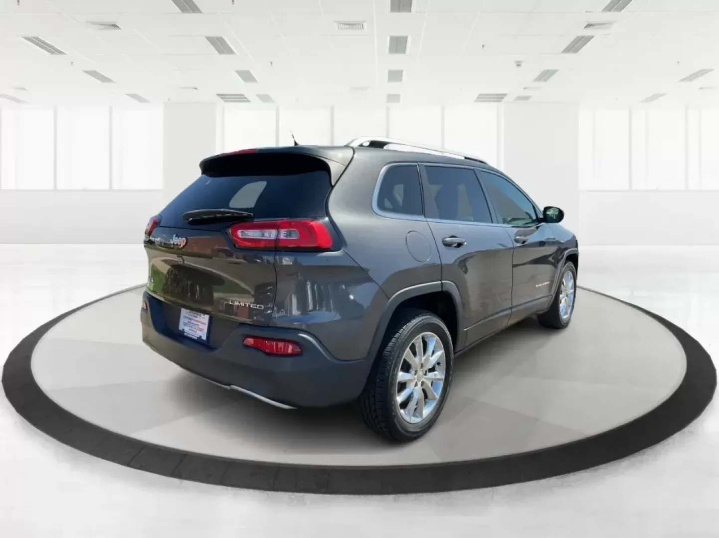 2014 Jeep Cherokee Limited 4WD (1C4PJMDBXEW) with an 2.4L L4 DOHC 16V engine, 9-Speed Automatic transmission, located at 880 E. National Road, Vandalia, OH, 45377, (937) 908-9800, 39.891918, -84.183594 - **Explore the Great Outdoors in Style with the 2014 Jeep Cherokee Limited 4WD!**<br /> <br /> At Advantage Car and Credit, we understand that life is an adventure, and our **2014 Jeep Cherokee Limited 4WD** is designed to enhance every moment of your journey. Whether you're navigating the urban stre - Photo#2
