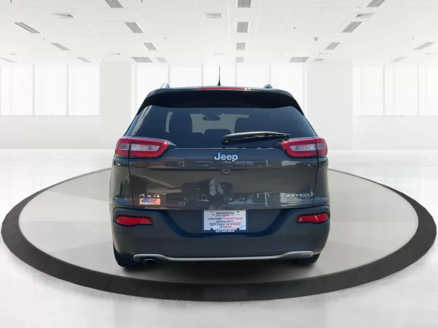 2014 Jeep Cherokee Limited 4WD (1C4PJMDBXEW) with an 2.4L L4 DOHC 16V engine, 9-Speed Automatic transmission, located at 880 E. National Road, Vandalia, OH, 45377, (937) 908-9800, 39.891918, -84.183594 - **Explore the Great Outdoors in Style with the 2014 Jeep Cherokee Limited 4WD!**<br /> <br /> At Advantage Car and Credit, we understand that life is an adventure, and our **2014 Jeep Cherokee Limited 4WD** is designed to enhance every moment of your journey. Whether you're navigating the urban stre - Photo#3