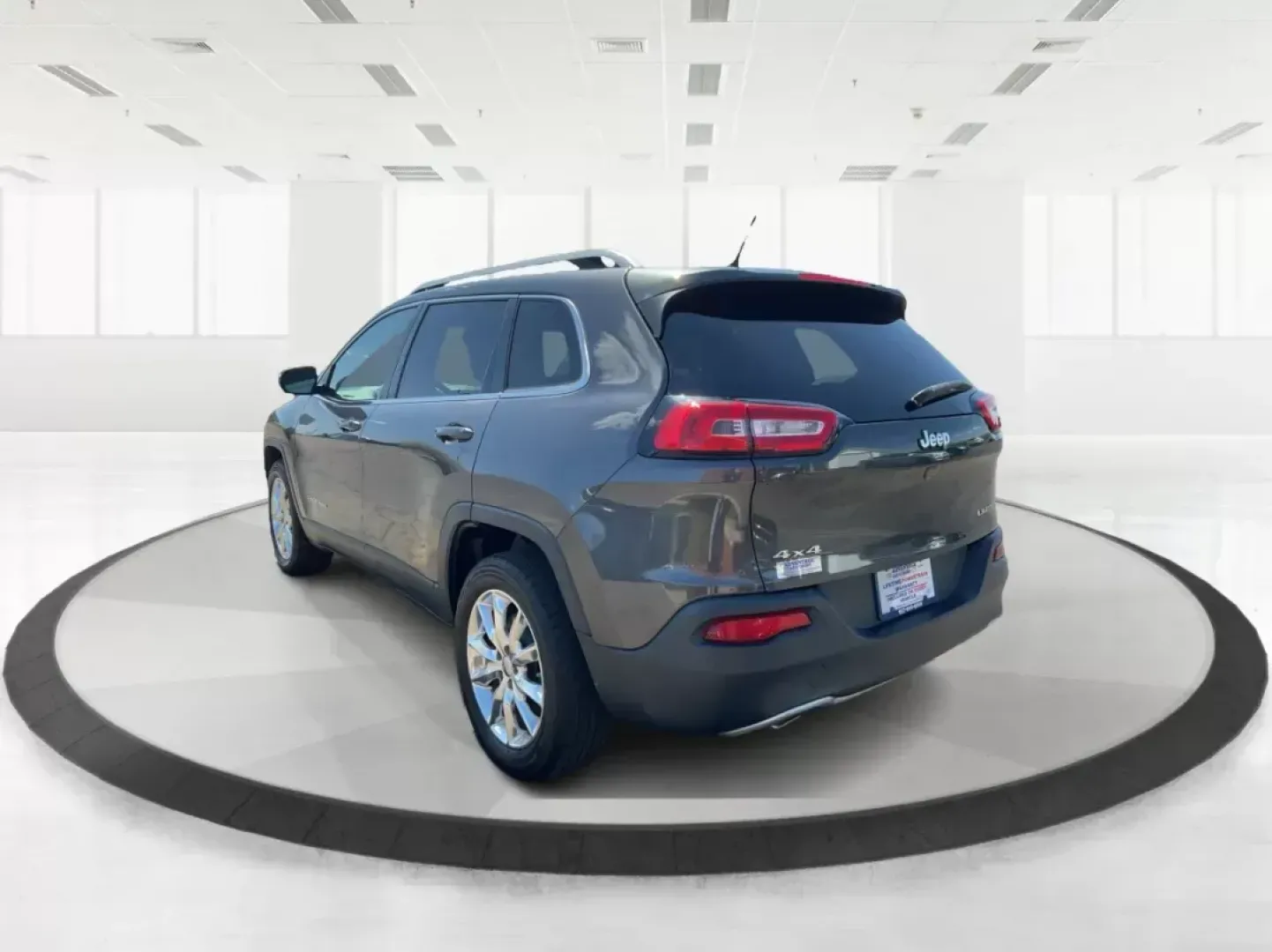2014 Jeep Cherokee Limited 4WD (1C4PJMDBXEW) with an 2.4L L4 DOHC 16V engine, 9-Speed Automatic transmission, located at 880 E. National Road, Vandalia, OH, 45377, (937) 908-9800, 39.891918, -84.183594 - **Explore the Great Outdoors in Style with the 2014 Jeep Cherokee Limited 4WD!**<br /> <br /> At Advantage Car and Credit, we understand that life is an adventure, and our **2014 Jeep Cherokee Limited 4WD** is designed to enhance every moment of your journey. Whether you're navigating the urban stre - Photo#4