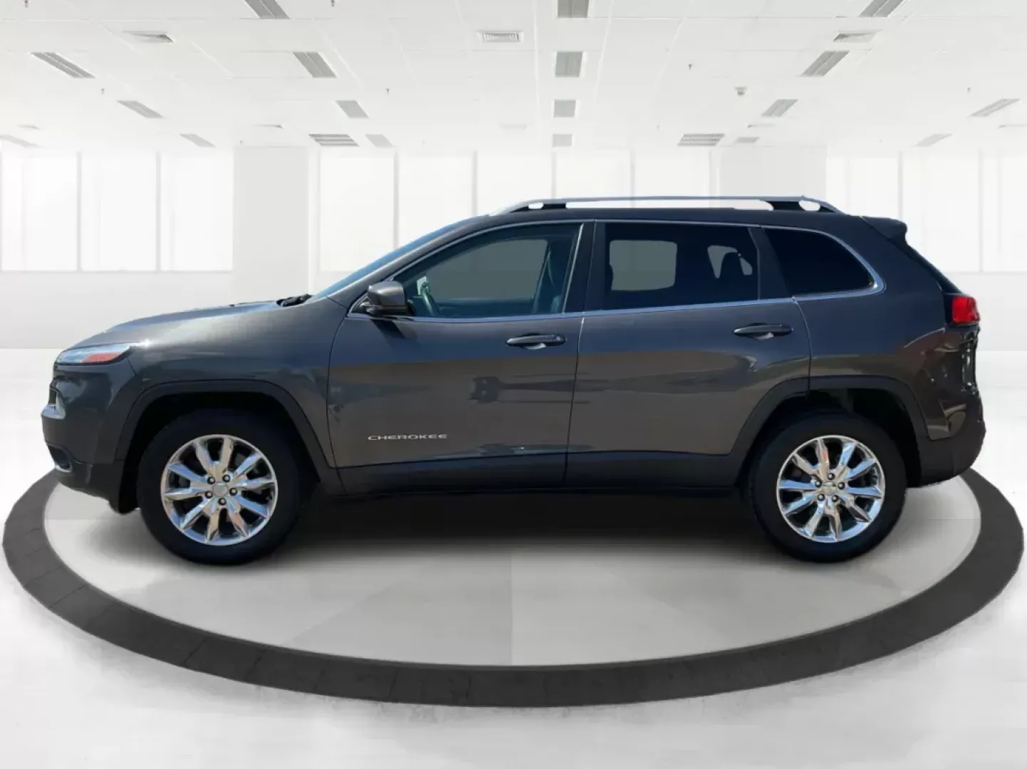 2014 Jeep Cherokee Limited 4WD (1C4PJMDBXEW) with an 2.4L L4 DOHC 16V engine, 9-Speed Automatic transmission, located at 880 E. National Road, Vandalia, OH, 45377, (937) 908-9800, 39.891918, -84.183594 - **Explore the Great Outdoors in Style with the 2014 Jeep Cherokee Limited 4WD!**<br /> <br /> At Advantage Car and Credit, we understand that life is an adventure, and our **2014 Jeep Cherokee Limited 4WD** is designed to enhance every moment of your journey. Whether you're navigating the urban stre - Photo#5