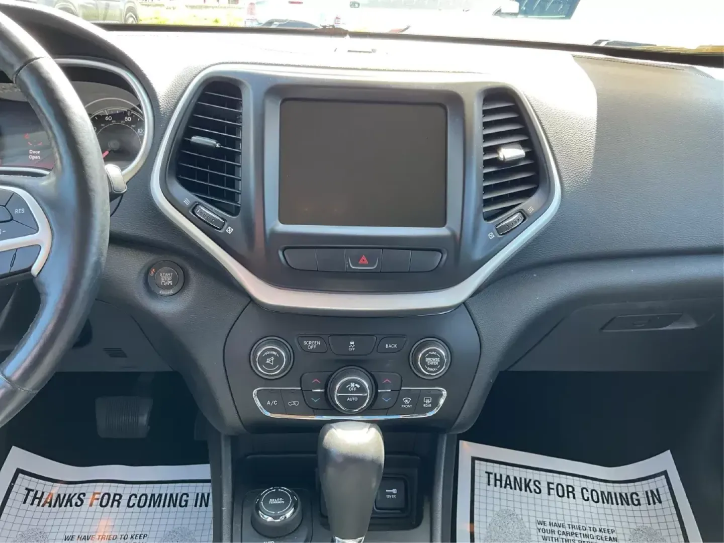 2014 Jeep Cherokee Limited 4WD (1C4PJMDBXEW) with an 2.4L L4 DOHC 16V engine, 9-Speed Automatic transmission, located at 880 E. National Road, Vandalia, OH, 45377, (937) 908-9800, 39.891918, -84.183594 - **Explore the Great Outdoors in Style with the 2014 Jeep Cherokee Limited 4WD!**<br /> <br /> At Advantage Car and Credit, we understand that life is an adventure, and our **2014 Jeep Cherokee Limited 4WD** is designed to enhance every moment of your journey. Whether you're navigating the urban stre - Photo#12