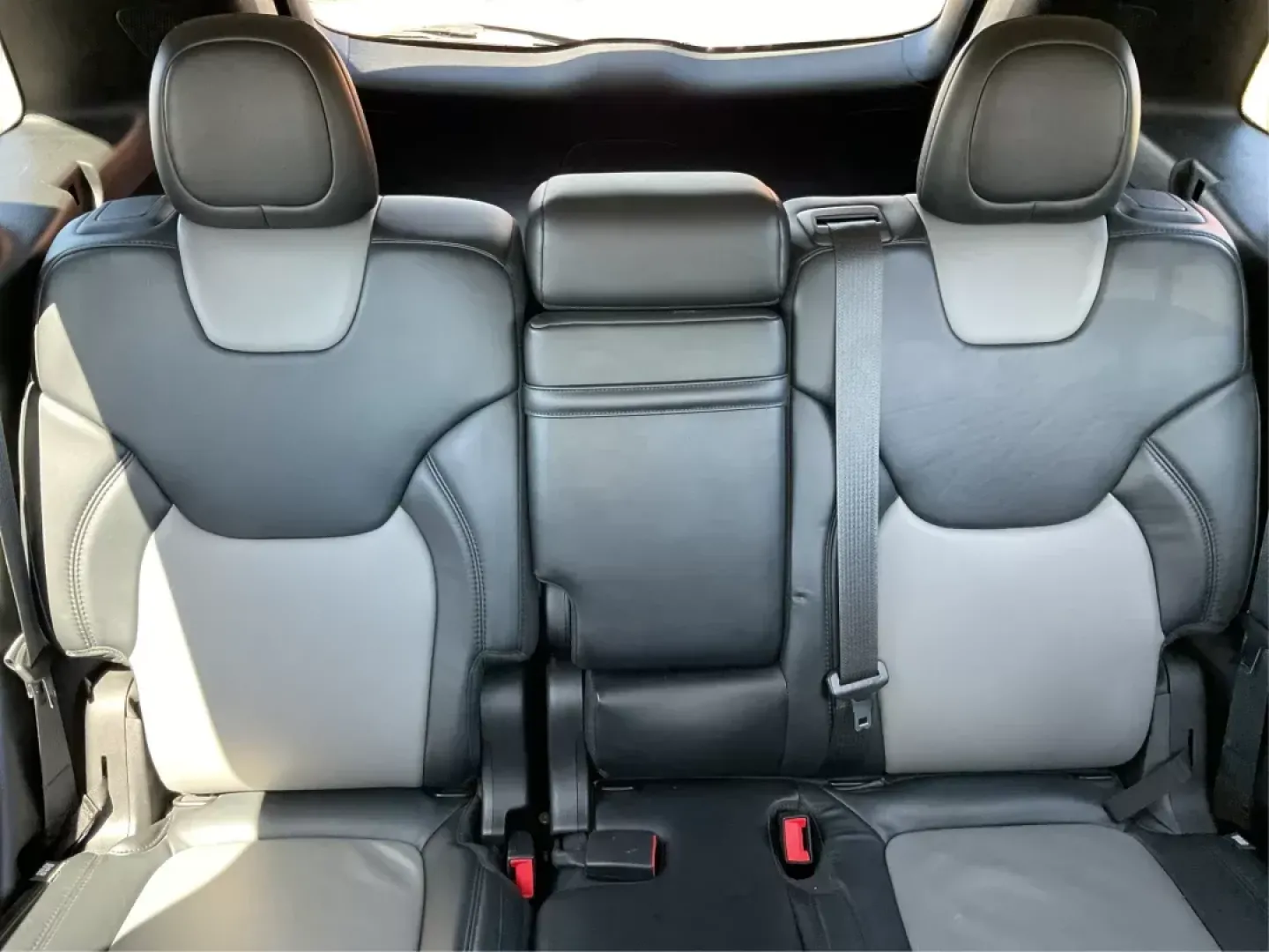2014 Jeep Cherokee Limited 4WD (1C4PJMDBXEW) with an 2.4L L4 DOHC 16V engine, 9-Speed Automatic transmission, located at 880 E. National Road, Vandalia, OH, 45377, (937) 908-9800, 39.891918, -84.183594 - **Explore the Great Outdoors in Style with the 2014 Jeep Cherokee Limited 4WD!**<br /> <br /> At Advantage Car and Credit, we understand that life is an adventure, and our **2014 Jeep Cherokee Limited 4WD** is designed to enhance every moment of your journey. Whether you're navigating the urban stre - Photo#13