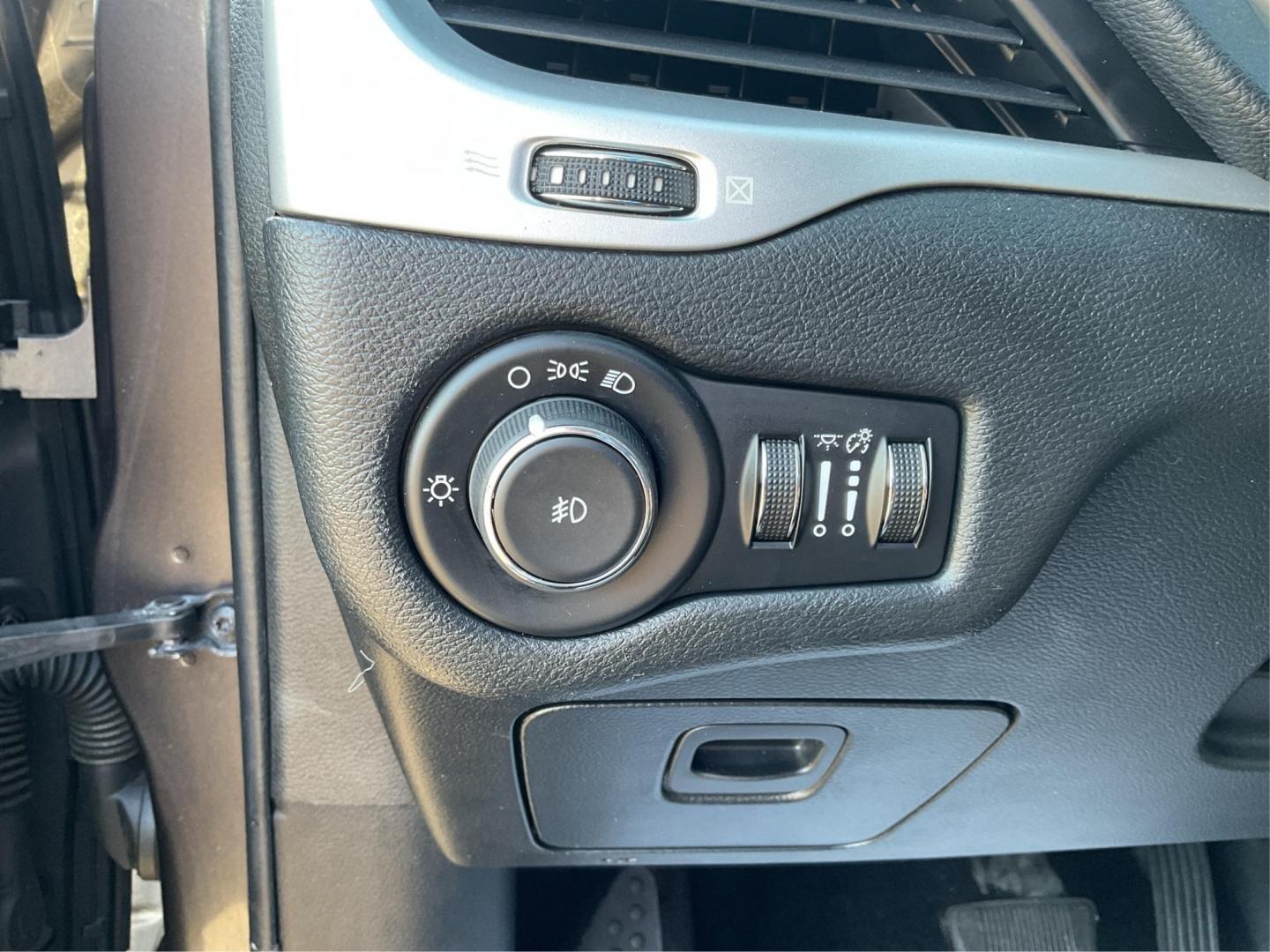 2014 Jeep Cherokee Latitude (1C4PJLCS0EW) with an MultiAir2 Tigershark 2.4L I-4 variable valve contr engine, located at 8750 N County Rd 25A, Piqua, OH, 45356, (937) 908-9800, 40.164391, -84.232513 - 2014 Jeep Cherokee Latitude - Photo#16