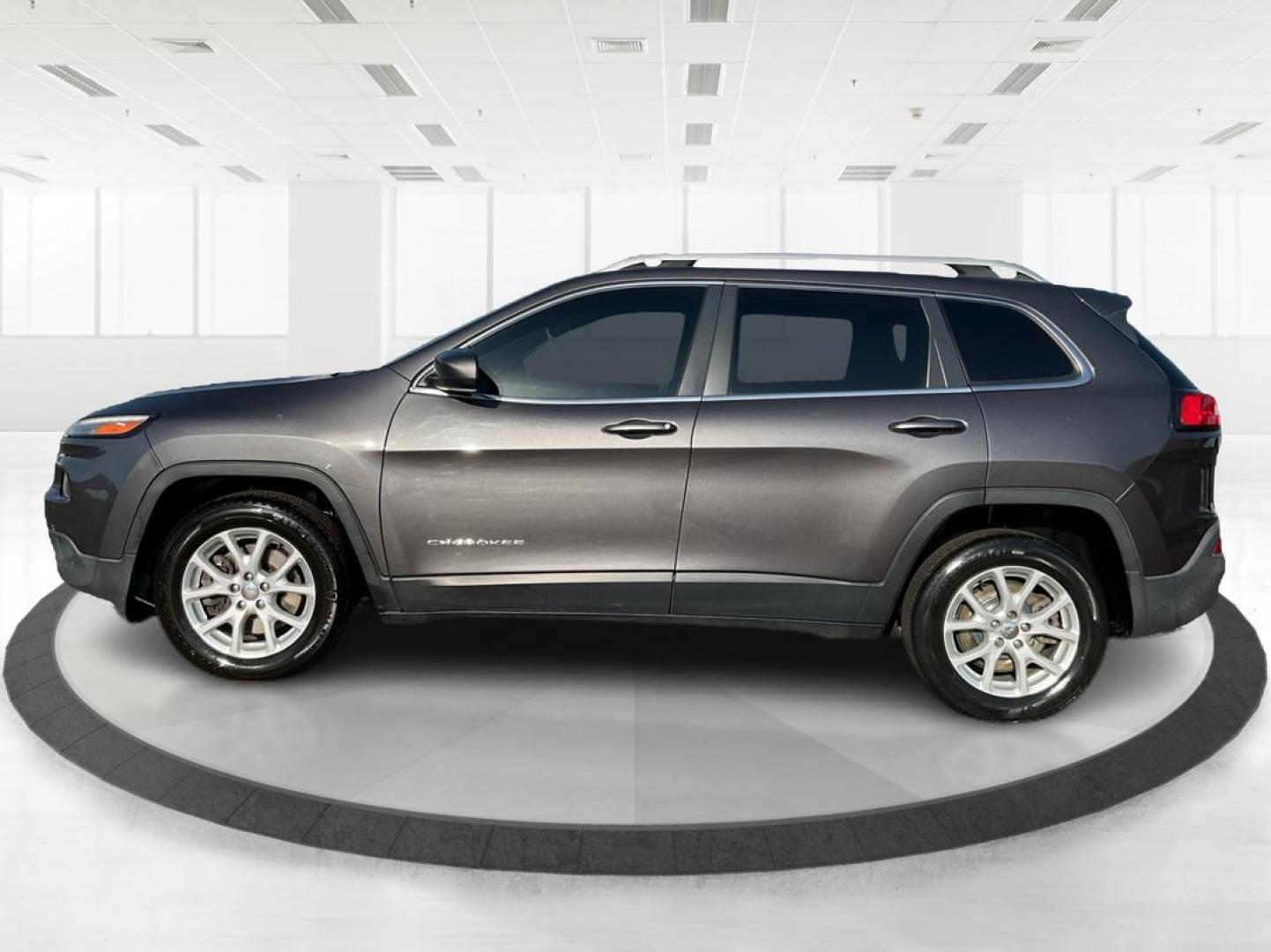 2014 Jeep Cherokee Latitude (1C4PJLCS0EW) with an MultiAir2 Tigershark 2.4L I-4 variable valve contr engine, located at 8750 N County Rd 25A, Piqua, OH, 45356, (937) 908-9800, 40.164391, -84.232513 - 2014 Jeep Cherokee Latitude - Photo#5