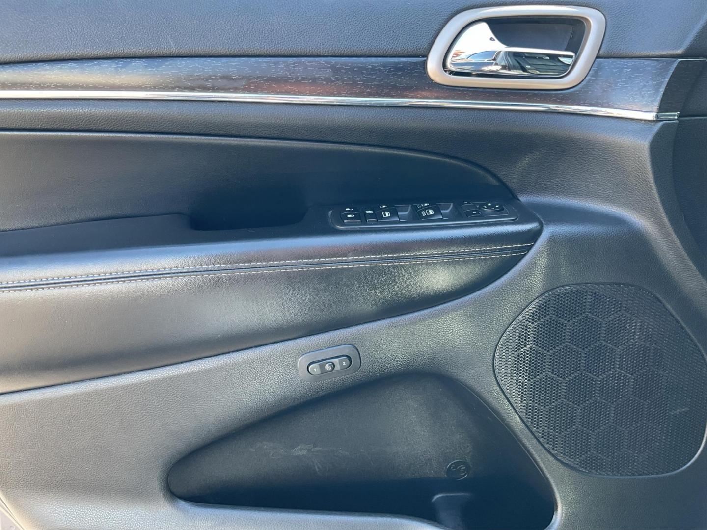 2014 Jeep Grand Cherokee Limited (1C4RJFBG4EC) with an Other engine, located at 1230 East Main St, Xenia, OH, 45385, (937) 908-9800, 39.688026, -83.910172 - 2014 Jeep Grand Cherokee Limited - Photo#18