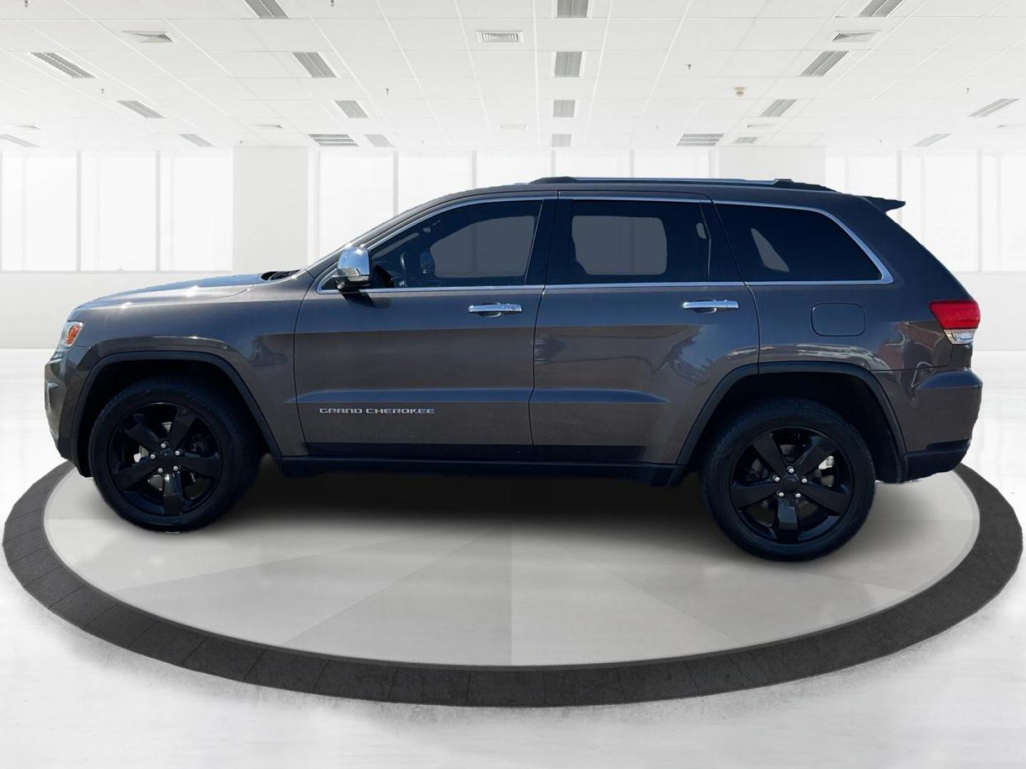 2014 Jeep Grand Cherokee Limited (1C4RJFBG4EC) with an Other engine, located at 1230 East Main St, Xenia, OH, 45385, (937) 908-9800, 39.688026, -83.910172 - 2014 Jeep Grand Cherokee Limited - Photo#5