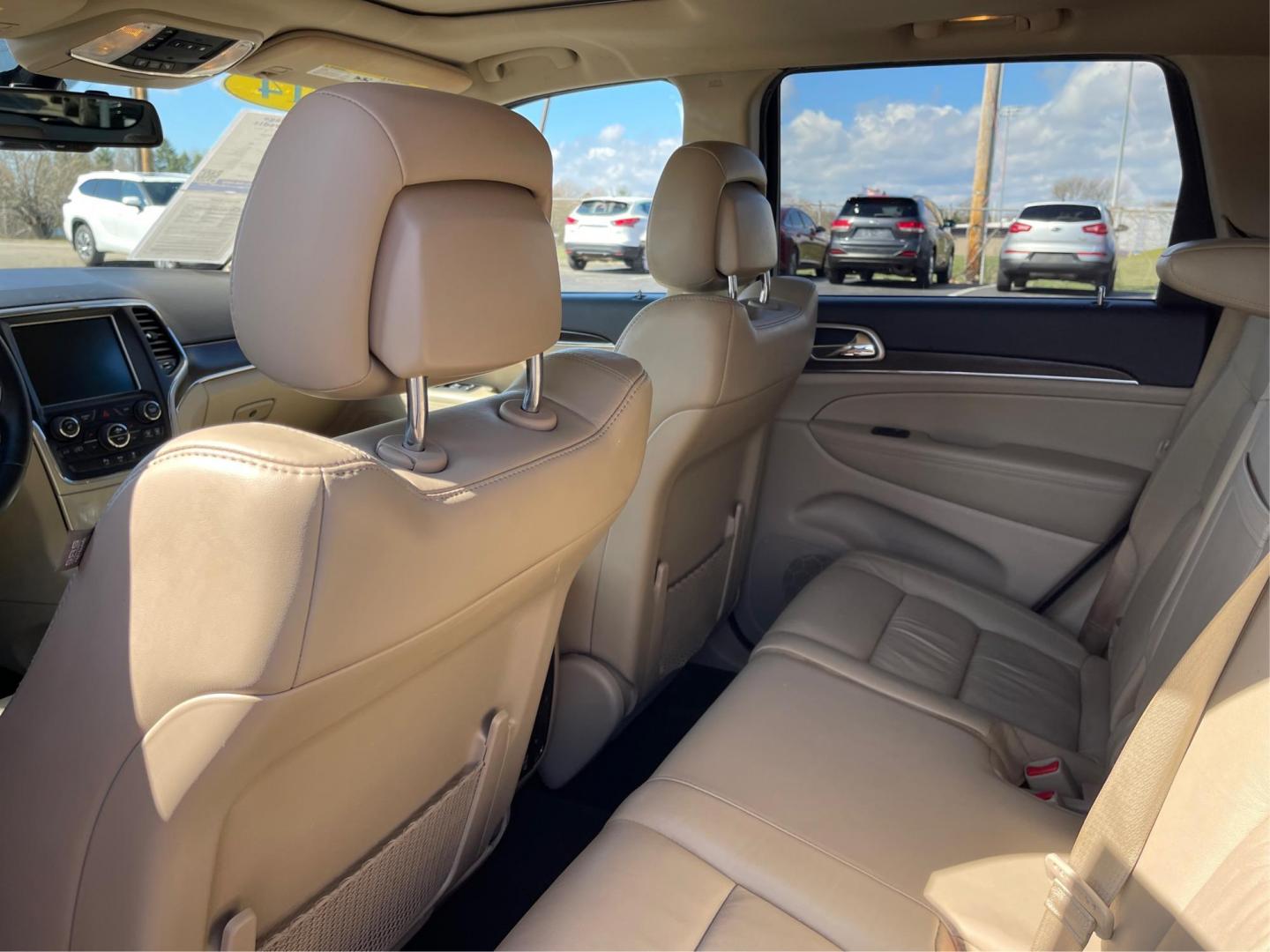 2014 Jeep Grand Cherokee Limited (1C4RJFBG5EC) with an 3.6L V-6 DOHC engine, located at 880 E. National Road, Vandalia, OH, 45377, (937) 908-9800, 39.891918, -84.183594 - 2014 Jeep Grand Cherokee Limited - Photo#9
