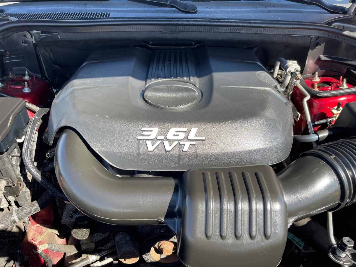 2014 Jeep Grand Cherokee Limited (1C4RJFBG5EC) with an 3.6L V-6 DOHC engine, located at 880 E. National Road, Vandalia, OH, 45377, (937) 908-9800, 39.891918, -84.183594 - 2014 Jeep Grand Cherokee Limited - Photo#10