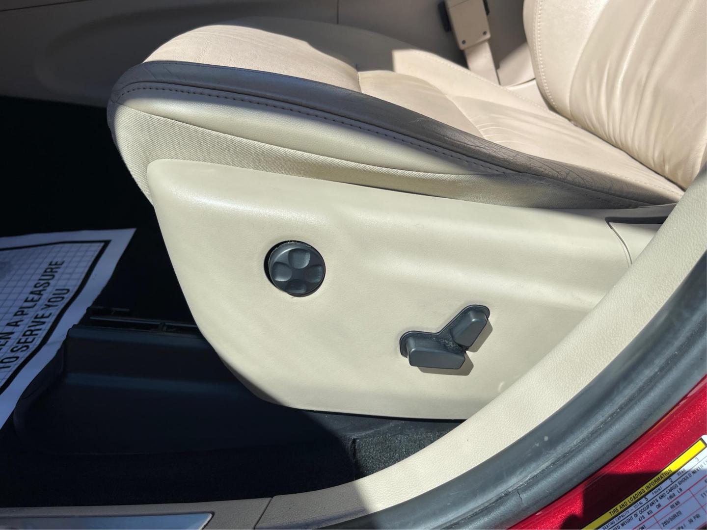 2014 Jeep Grand Cherokee Limited (1C4RJFBG5EC) with an 3.6L V-6 DOHC engine, located at 880 E. National Road, Vandalia, OH, 45377, (937) 908-9800, 39.891918, -84.183594 - 2014 Jeep Grand Cherokee Limited - Photo#17