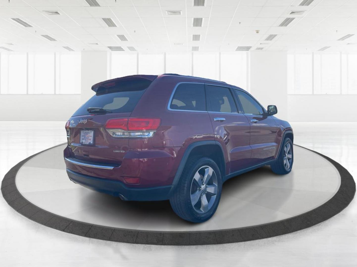 2014 Jeep Grand Cherokee Limited (1C4RJFBG5EC) with an 3.6L V-6 DOHC engine, located at 880 E. National Road, Vandalia, OH, 45377, (937) 908-9800, 39.891918, -84.183594 - 2014 Jeep Grand Cherokee Limited - Photo#2