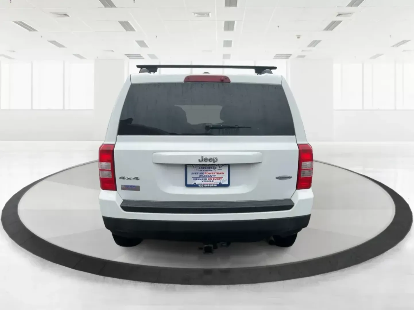 2014 Jeep Patriot Latitude (1C4NJRFB4ED) with an 2.4L I-4 DOHC engine, located at 1230 East Main St, Xenia, OH, 45385, (937) 908-9800, 39.688026, -83.910172 - 2014 Jeep Patriot Latitude - Photo#2