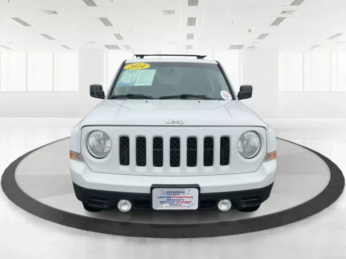 2014 Jeep Patriot Latitude (1C4NJRFB4ED) with an 2.4L I-4 DOHC engine, located at 1230 East Main St, Xenia, OH, 45385, (937) 908-9800, 39.688026, -83.910172 - 2014 Jeep Patriot Latitude - Photo#6