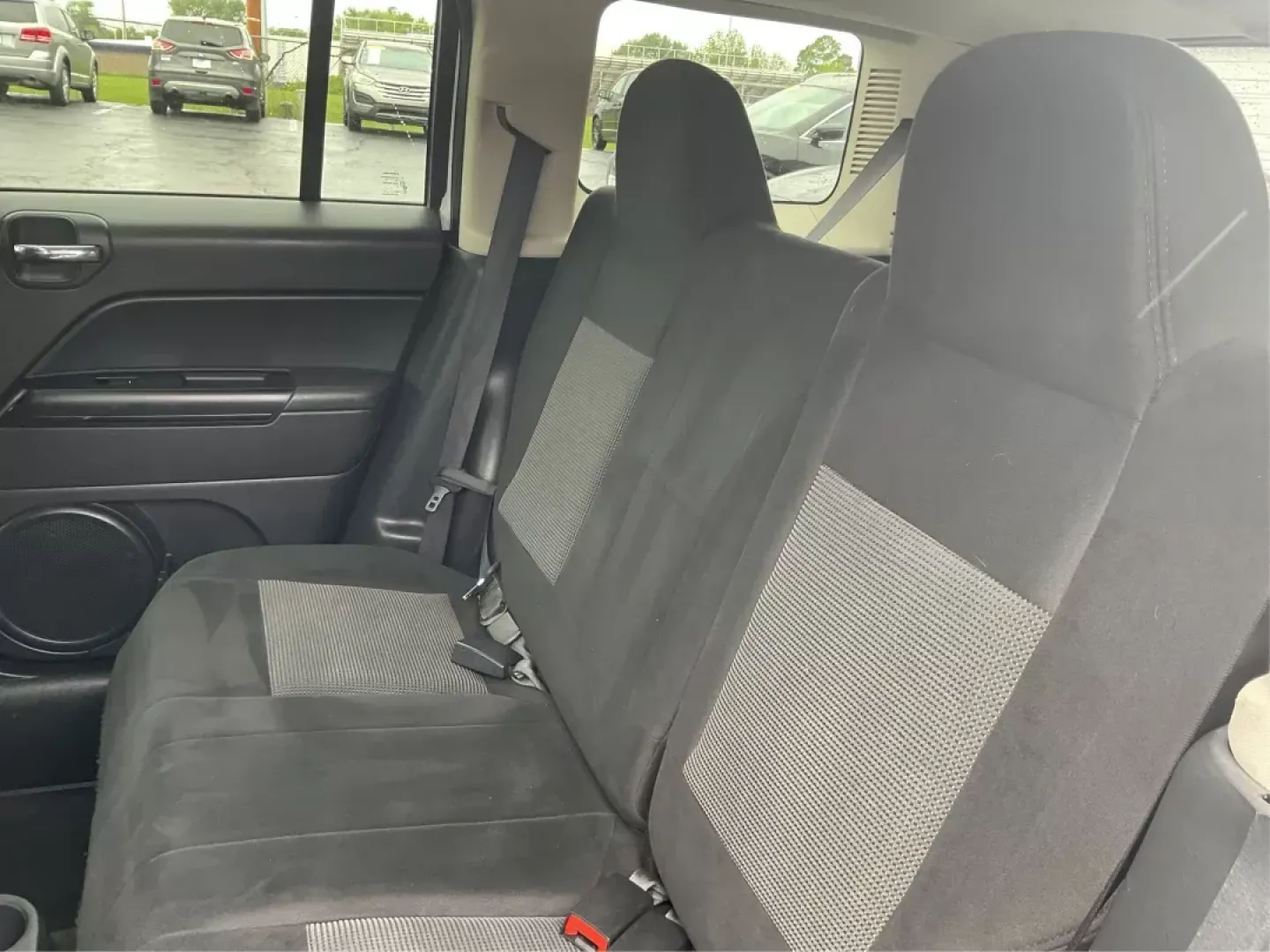 2014 Jeep Patriot Latitude (1C4NJRFB4ED) with an 2.4L I-4 DOHC engine, located at 1230 East Main St, Xenia, OH, 45385, (937) 908-9800, 39.688026, -83.910172 - 2014 Jeep Patriot Latitude - Photo#9