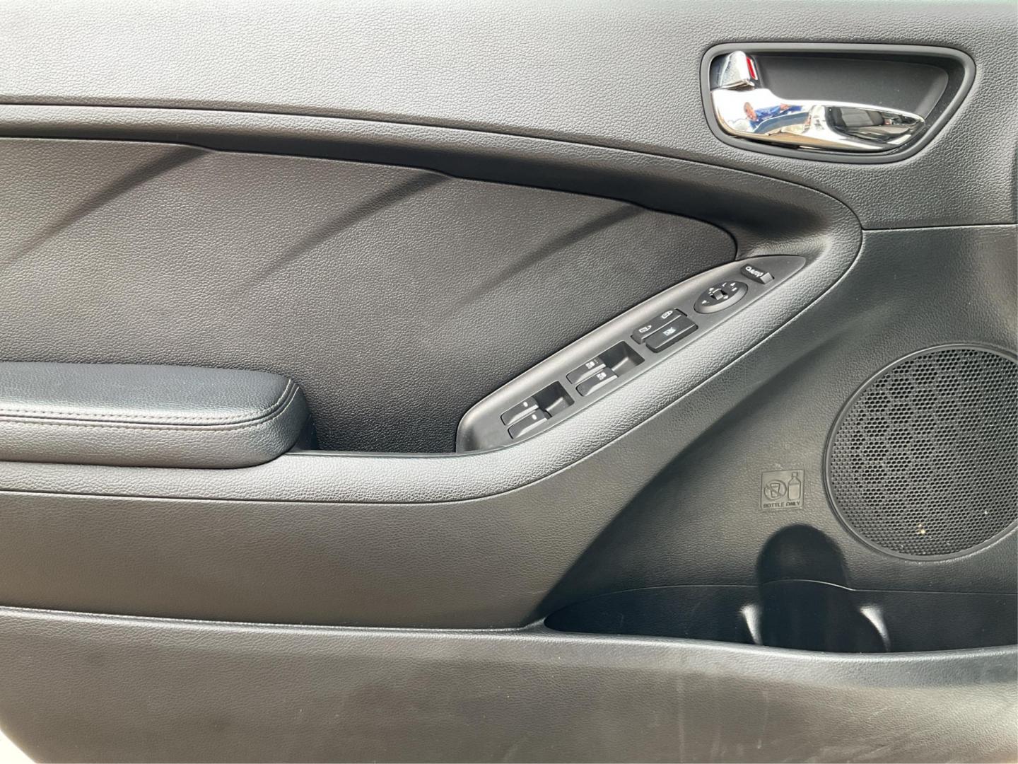2014 Kia Forte EX (KNAFX4A81E5) with an 2L I-4 gasoline direct injection engine, located at 1099 N County Rd 25A , Troy, OH, 45373, (937) 908-9800, 40.057079, -84.212883 - 2014 Kia Forte EX - Photo#17