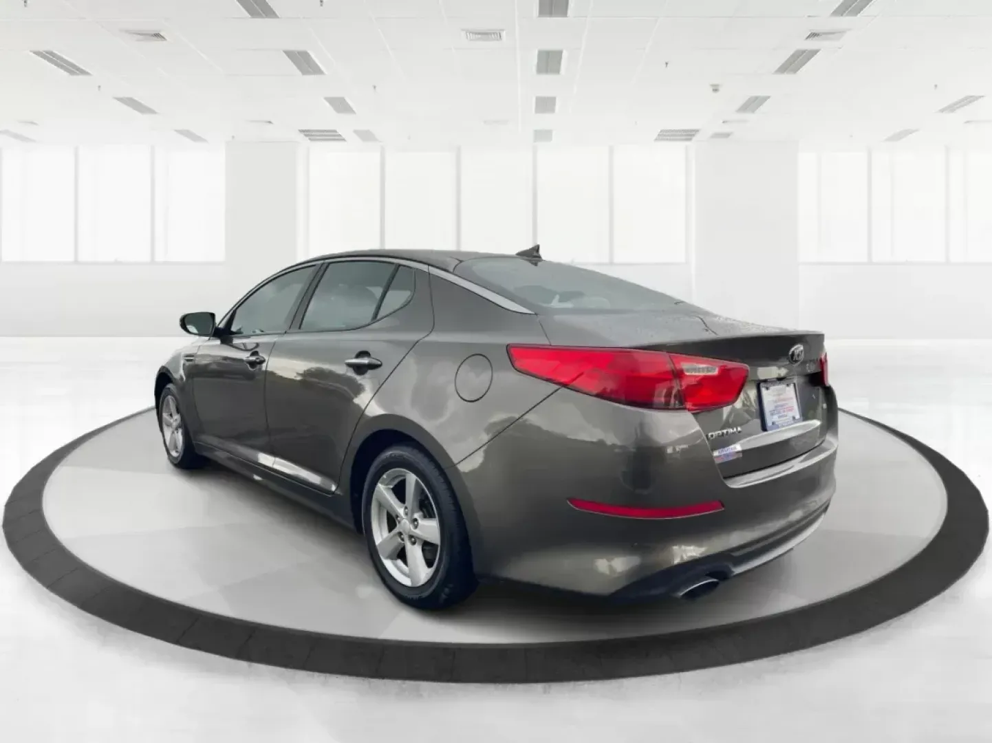 2014 Kia Optima LX (5XXGM4A77EG) with an Theta II 2.4L I-4 gasoline direct injection engine, located at 401 Woodman Dr, Riverside, OH, 45431, (937) 908-9800, 39.760899, -84.123421 - 2014 Kia Optima LX - Photo#4