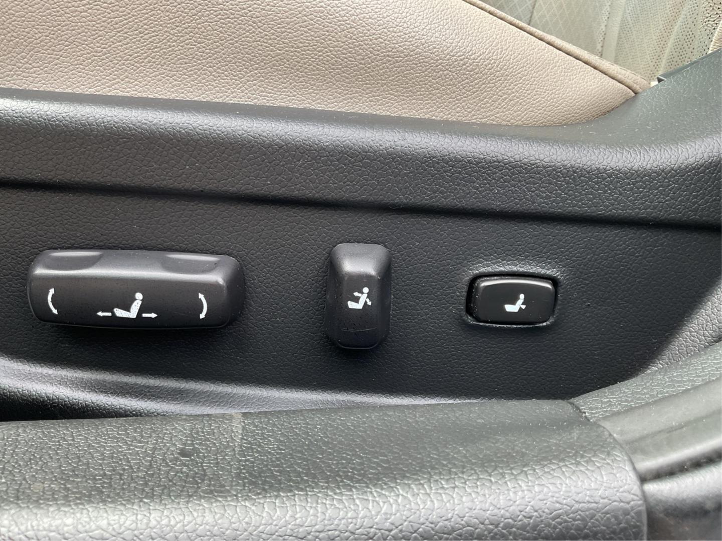 2014 Kia Optima EX (5XXGN4A76EG) with an Theta II 2.4L I-4 gasoline direct injection engine, located at 1184 Kauffman Ave, Fairborn, OH, 45324, (937) 908-9800, 39.807072, -84.030914 - 2014 Kia Optima EX - Photo#15