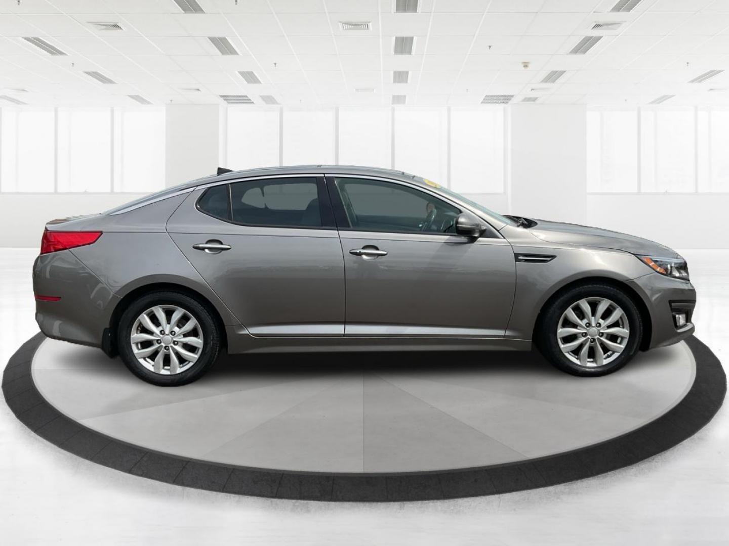 2014 Kia Optima EX (5XXGN4A76EG) with an Theta II 2.4L I-4 gasoline direct injection engine, located at 1184 Kauffman Ave, Fairborn, OH, 45324, (937) 908-9800, 39.807072, -84.030914 - 2014 Kia Optima EX - Photo#1