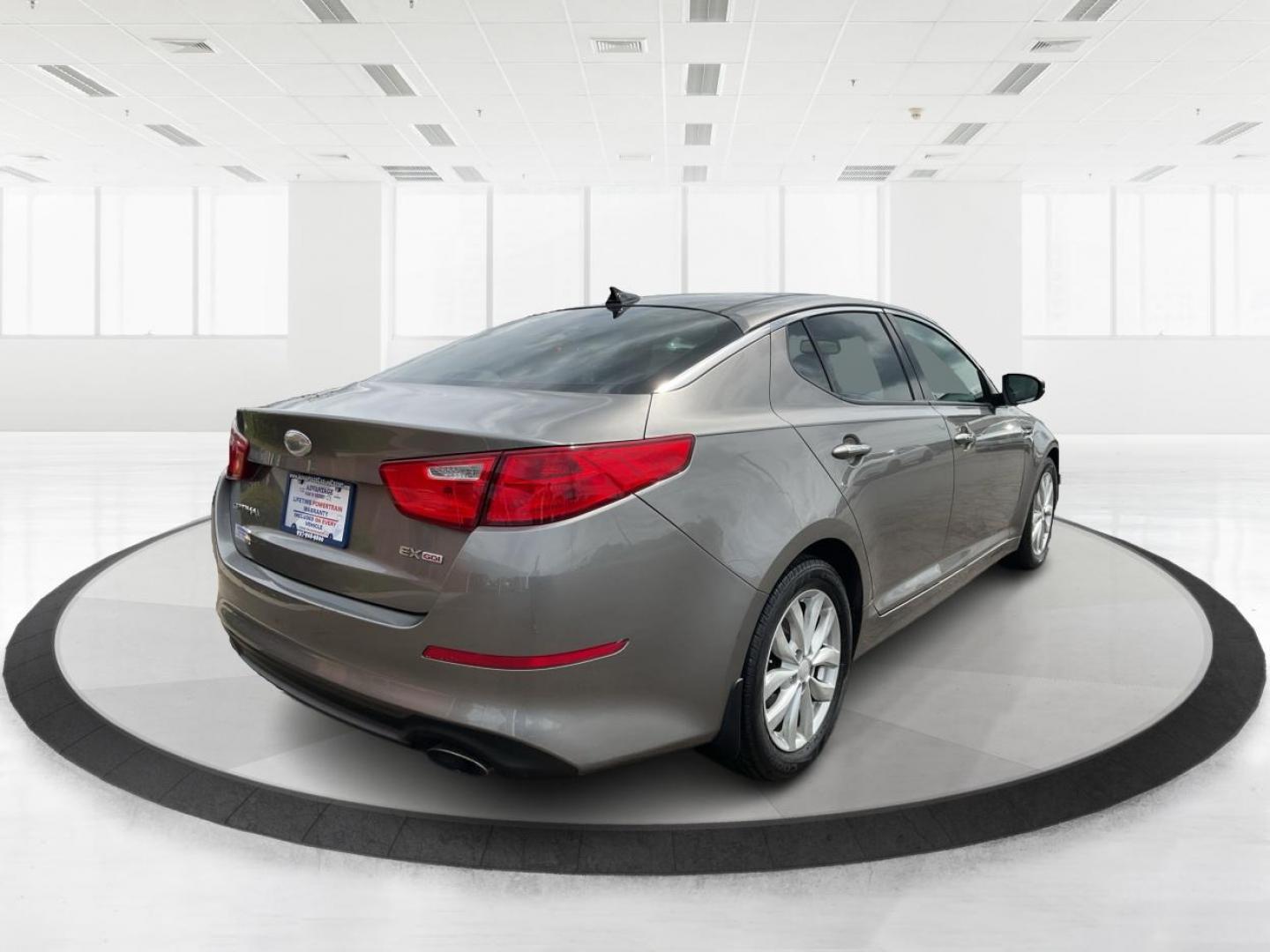 2014 Kia Optima EX (5XXGN4A76EG) with an Theta II 2.4L I-4 gasoline direct injection engine, located at 1184 Kauffman Ave, Fairborn, OH, 45324, (937) 908-9800, 39.807072, -84.030914 - 2014 Kia Optima EX - Photo#2