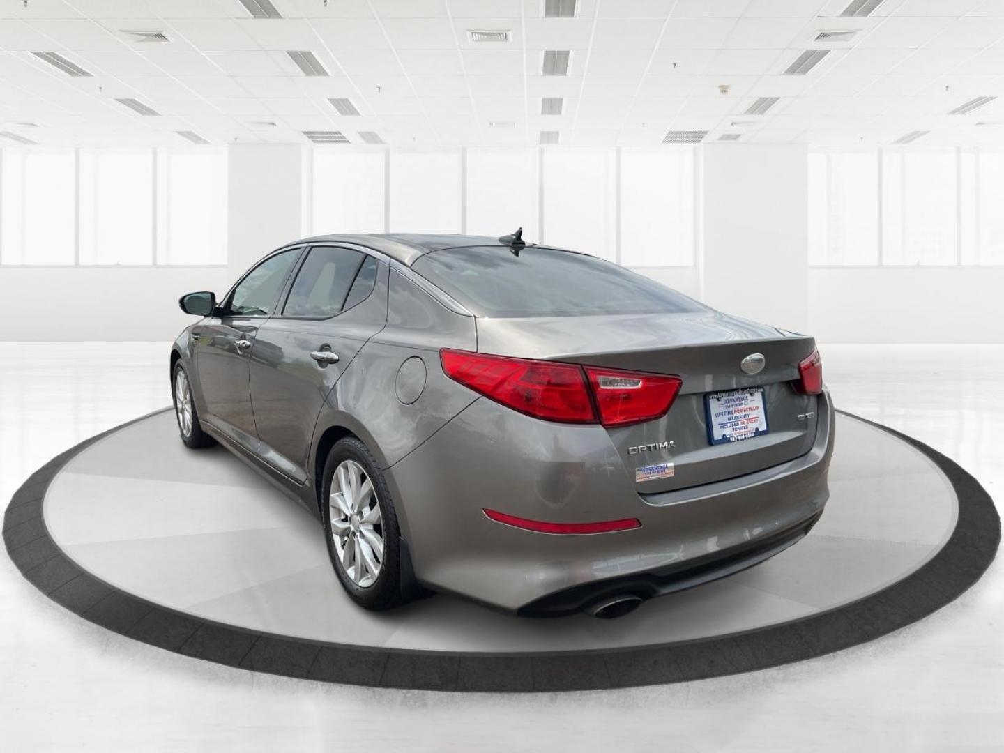 2014 Kia Optima EX (5XXGN4A76EG) with an Theta II 2.4L I-4 gasoline direct injection engine, located at 1184 Kauffman Ave, Fairborn, OH, 45324, (937) 908-9800, 39.807072, -84.030914 - 2014 Kia Optima EX - Photo#4