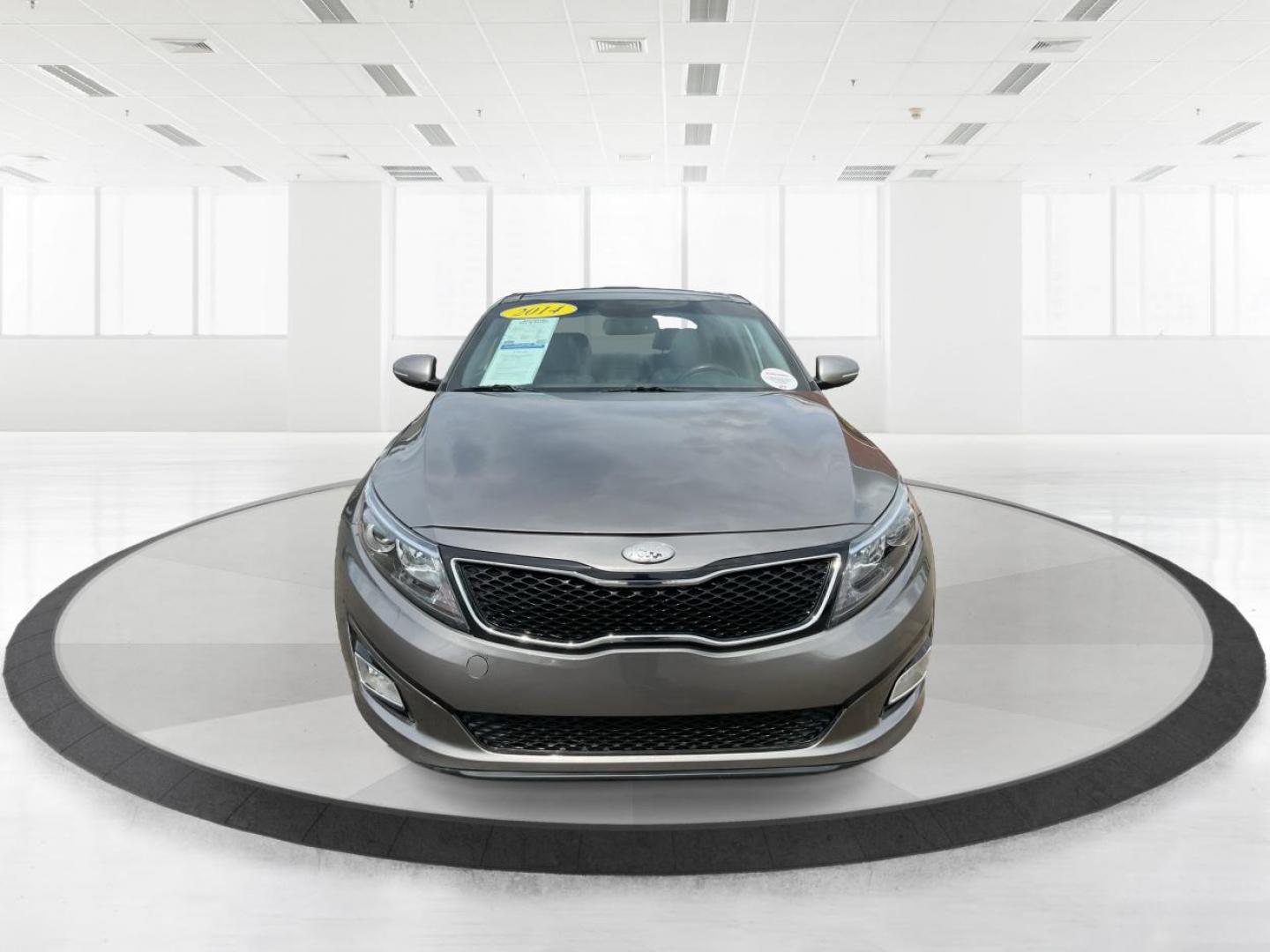 2014 Kia Optima EX (5XXGN4A76EG) with an Theta II 2.4L I-4 gasoline direct injection engine, located at 1184 Kauffman Ave, Fairborn, OH, 45324, (937) 908-9800, 39.807072, -84.030914 - 2014 Kia Optima EX - Photo#6