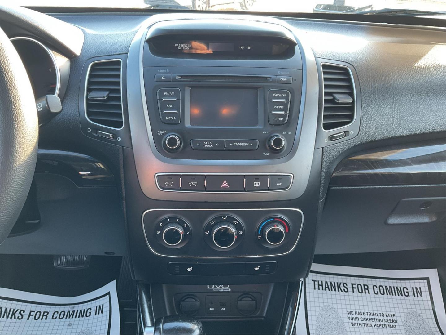2014 Kia Sorento LX 2WD (5XYKT3A63EG) with an 2.4L L4 DOHC 16V engine, 6-Speed Automatic transmission, located at 1951 S Dayton Lakeview Rd., New Carlisle, OH, 45344, (937) 908-9800, 39.890999, -84.050255 - 2014 Kia Sorento LX 2WD - Photo#12