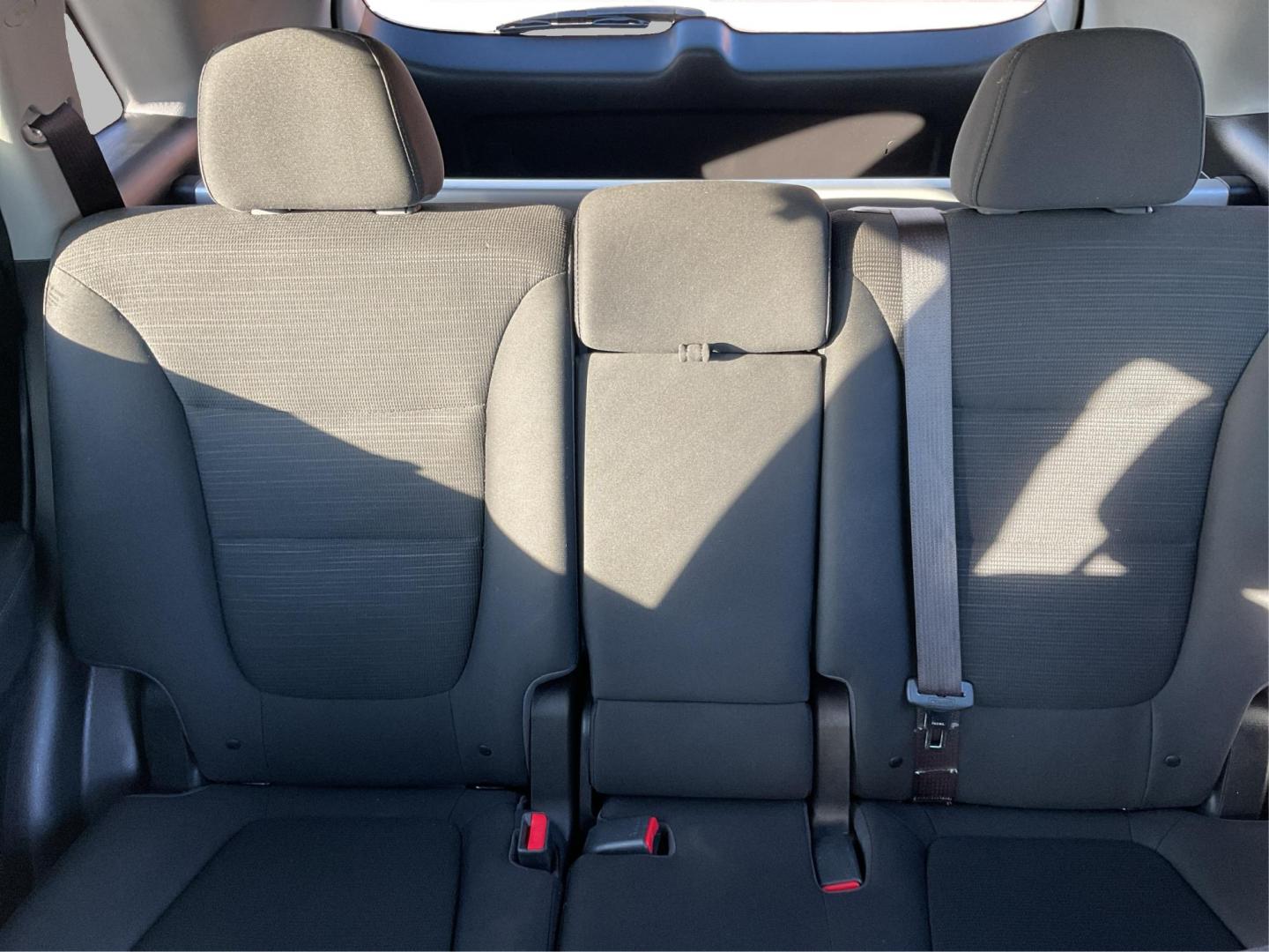 2014 Kia Sorento LX 2WD (5XYKT3A63EG) with an 2.4L L4 DOHC 16V engine, 6-Speed Automatic transmission, located at 1951 S Dayton Lakeview Rd., New Carlisle, OH, 45344, (937) 908-9800, 39.890999, -84.050255 - 2014 Kia Sorento LX 2WD - Photo#13