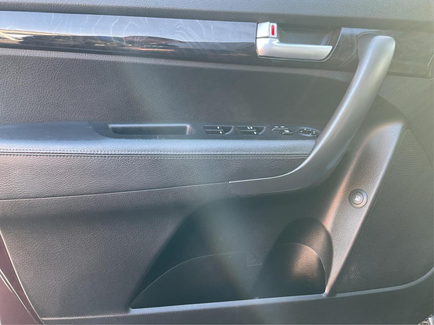 2014 Kia Sorento LX 2WD (5XYKT3A63EG) with an 2.4L L4 DOHC 16V engine, 6-Speed Automatic transmission, located at 1951 S Dayton Lakeview Rd., New Carlisle, OH, 45344, (937) 908-9800, 39.890999, -84.050255 - 2014 Kia Sorento LX 2WD - Photo#16