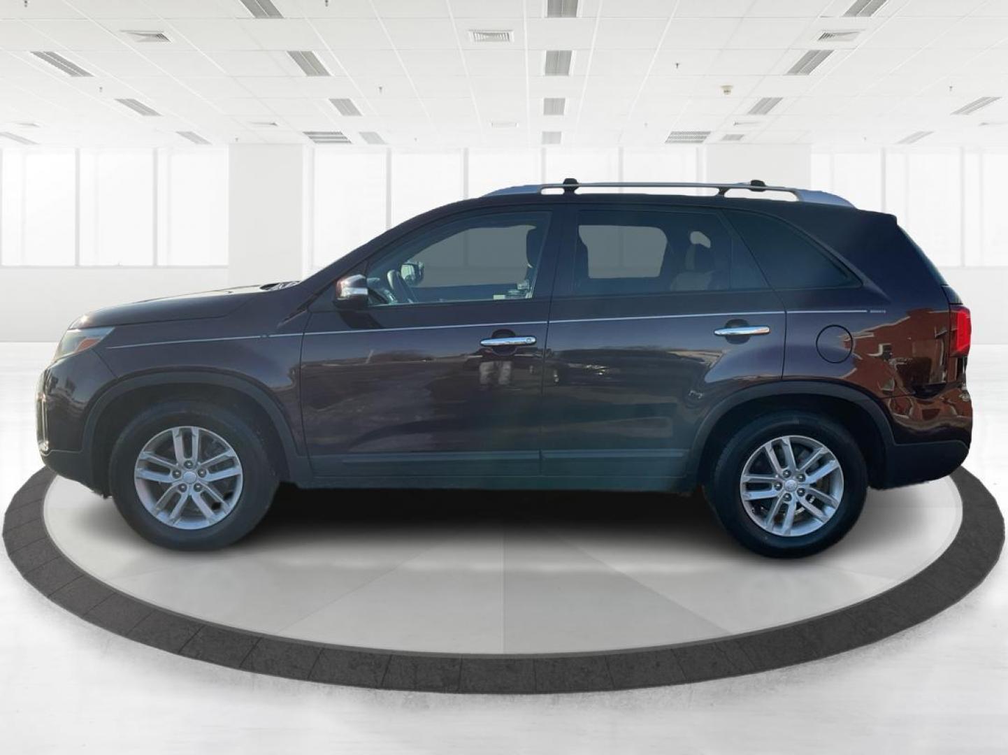 2014 Kia Sorento LX 2WD (5XYKT3A63EG) with an 2.4L L4 DOHC 16V engine, 6-Speed Automatic transmission, located at 1951 S Dayton Lakeview Rd., New Carlisle, OH, 45344, (937) 908-9800, 39.890999, -84.050255 - 2014 Kia Sorento LX 2WD - Photo#5